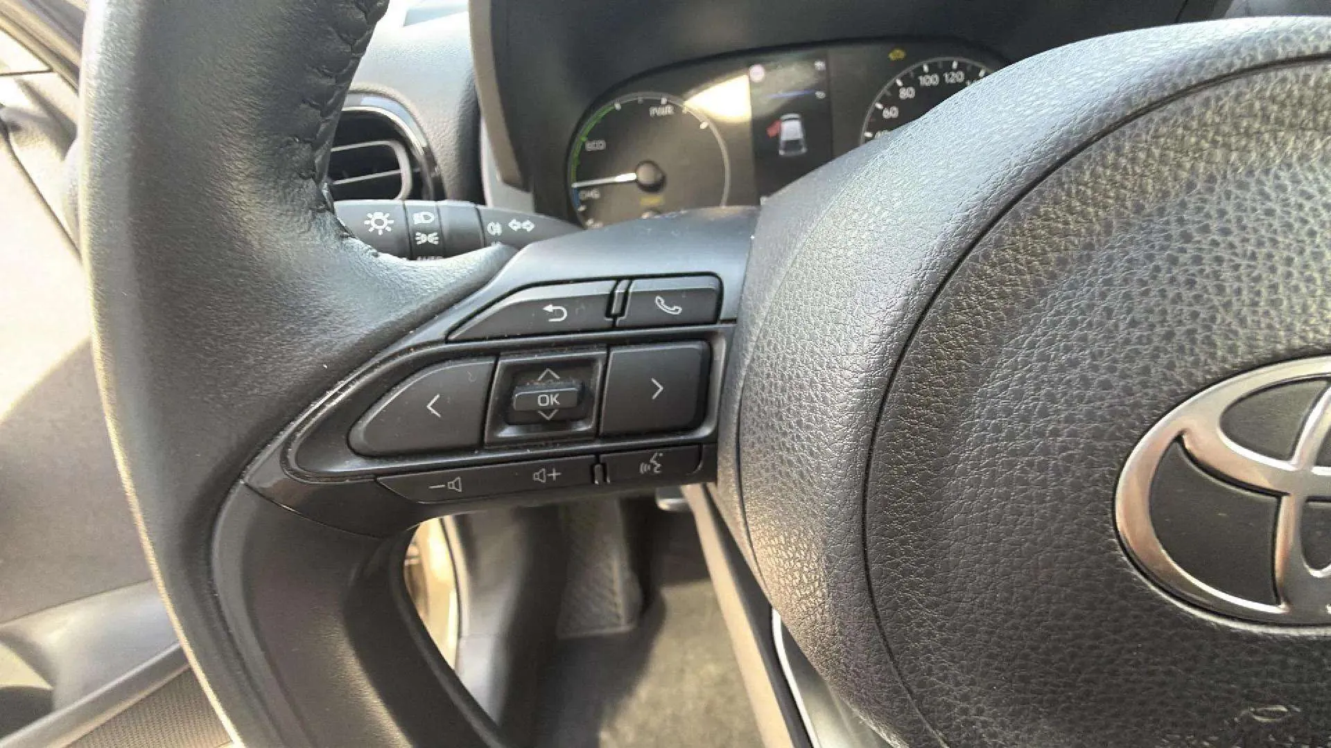 Toyota Yaris 1.5 120H Active Plus - foto 11