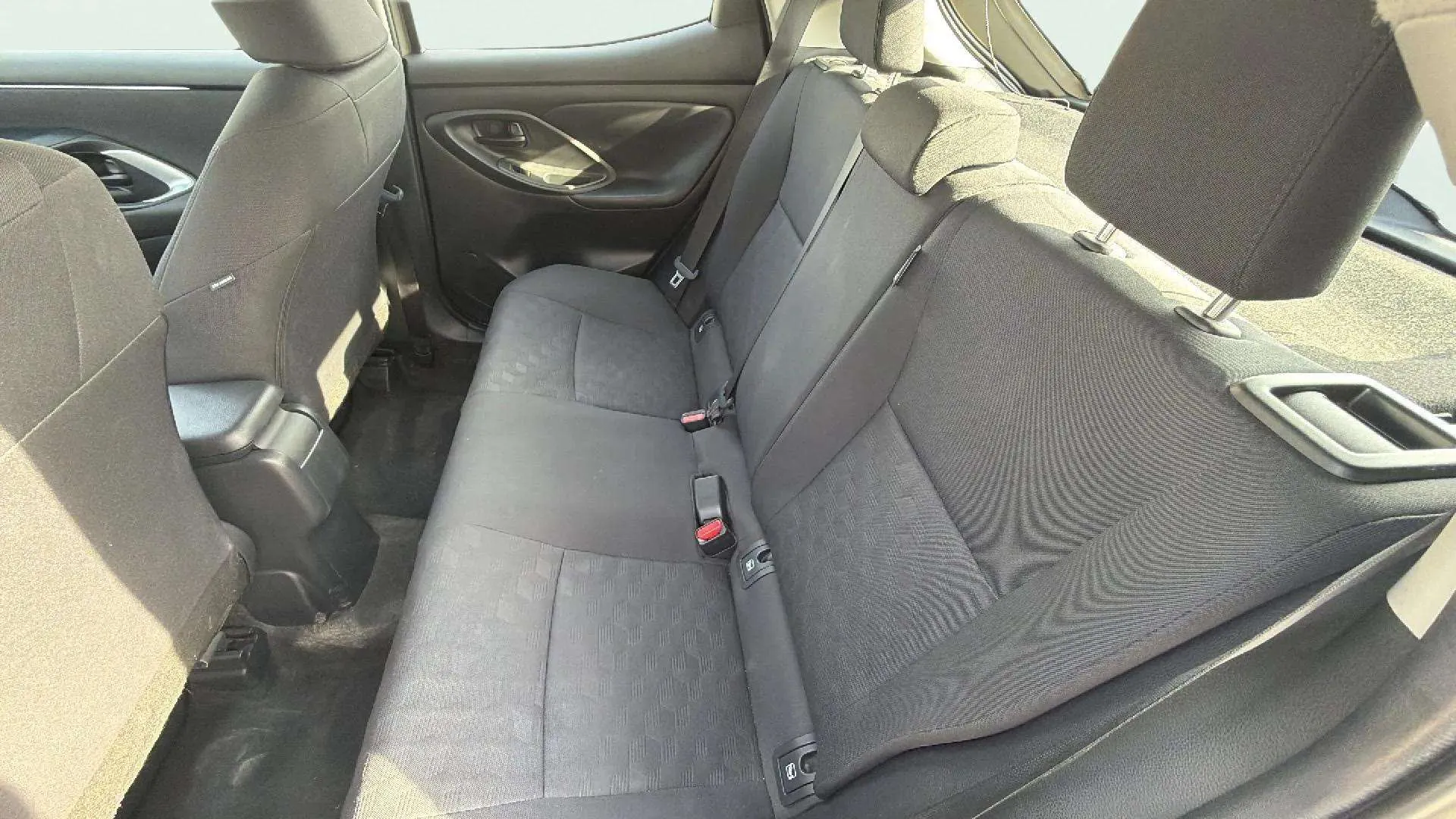 Toyota Yaris 1.5 120H Active Plus - foto 17