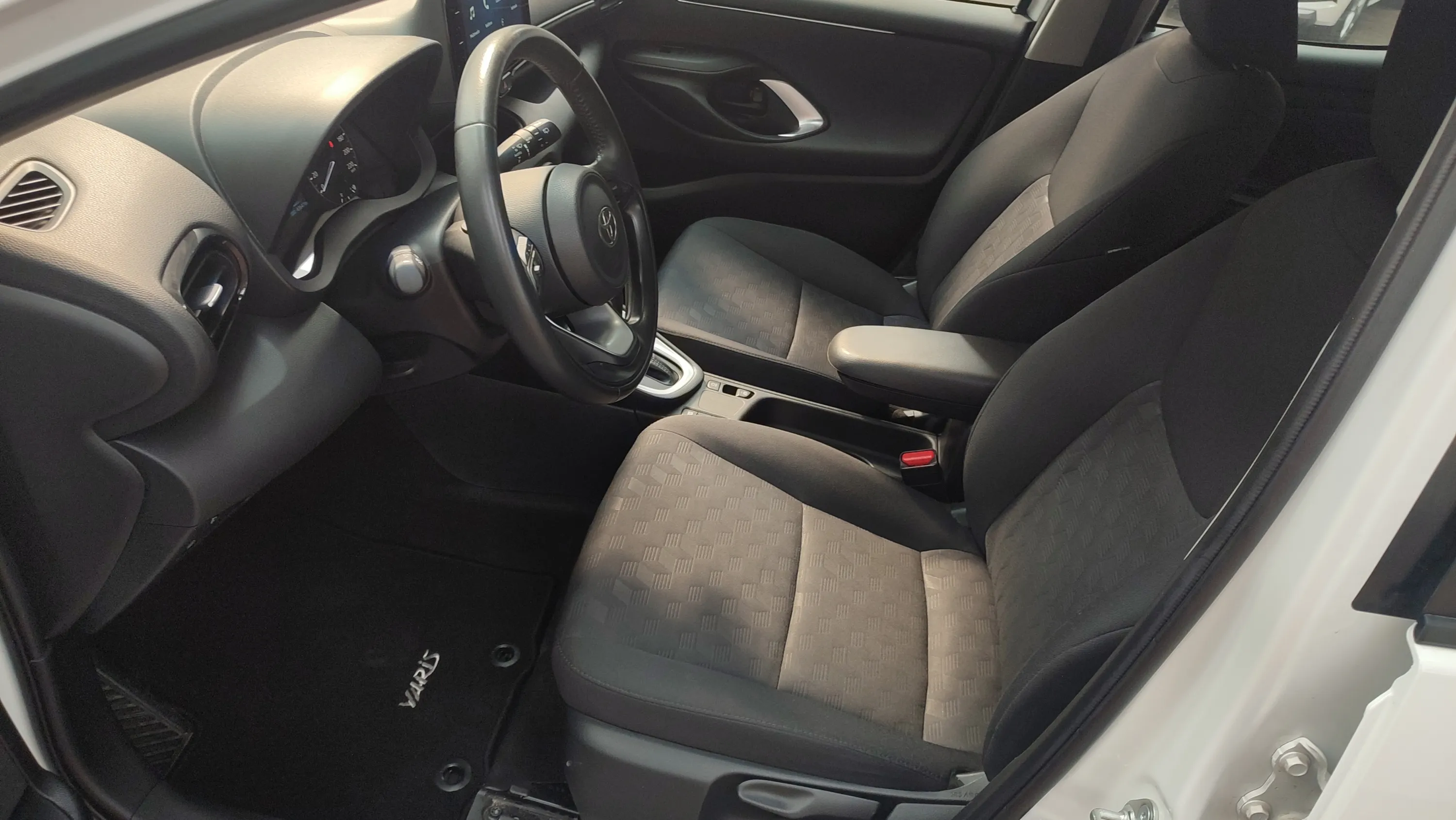 Toyota Yaris 1.5 120H Active Plus - foto 17
