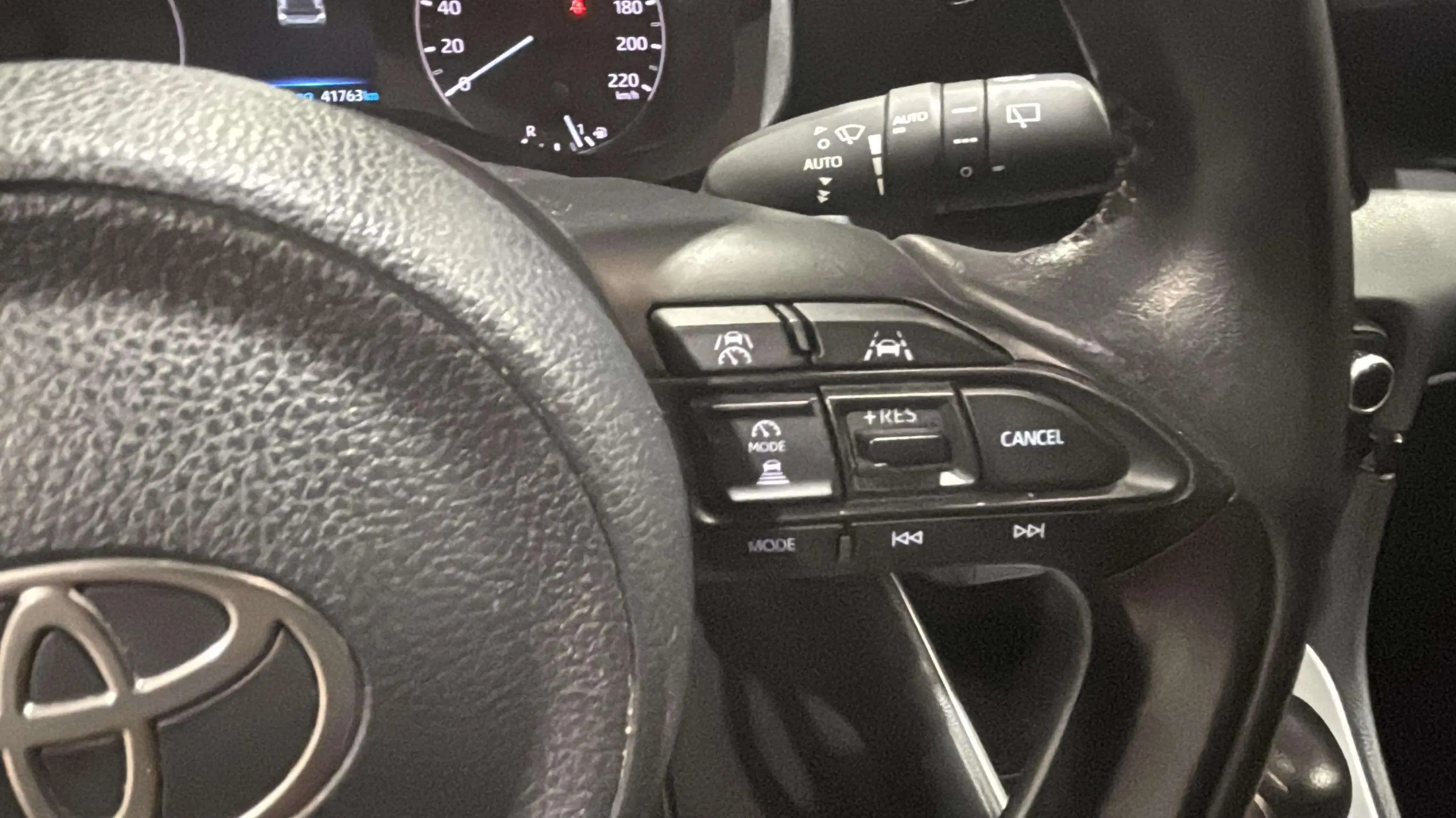 Toyota Yaris 1.5 120H Active Plus - foto 12