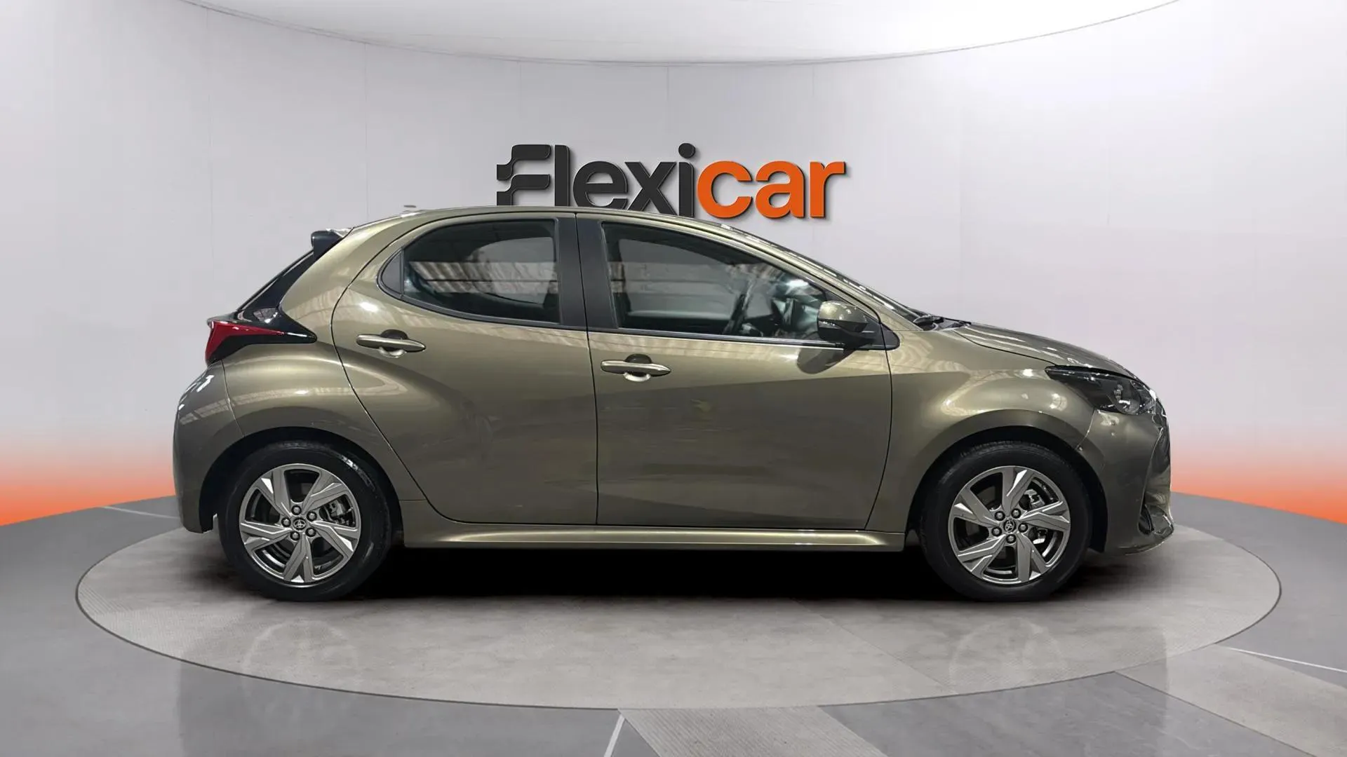 Toyota Yaris 1.5 120H Active Plus - foto 8