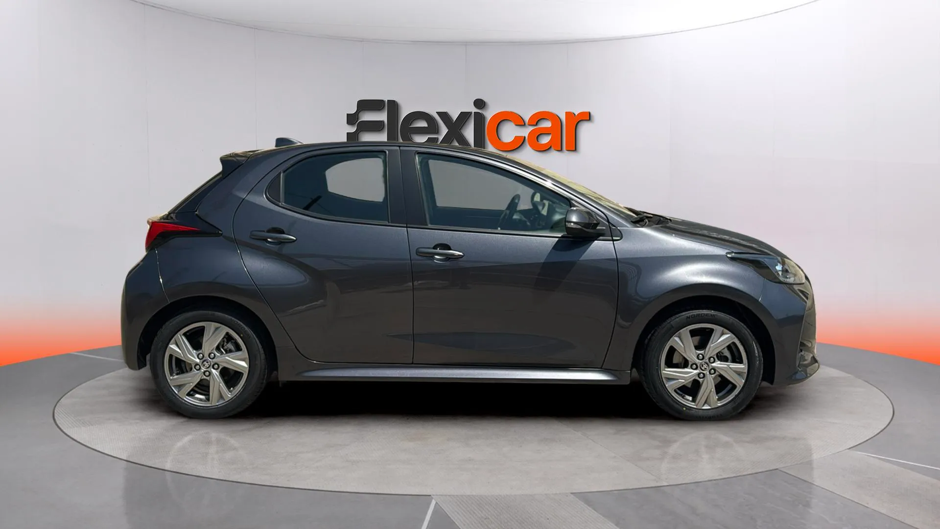 Toyota Yaris 1.5 120H Business Plus - foto 8