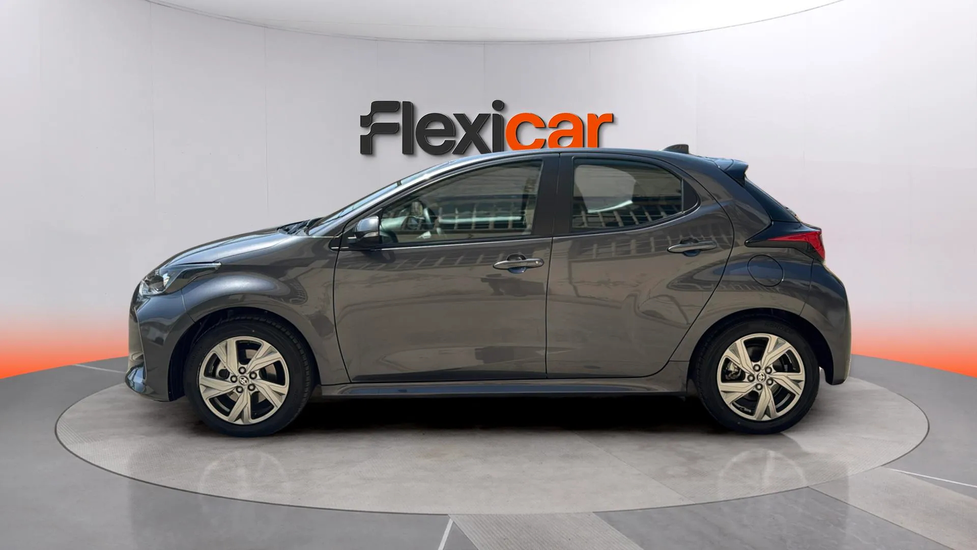 Toyota Yaris 1.5 120H Business Plus - foto 4