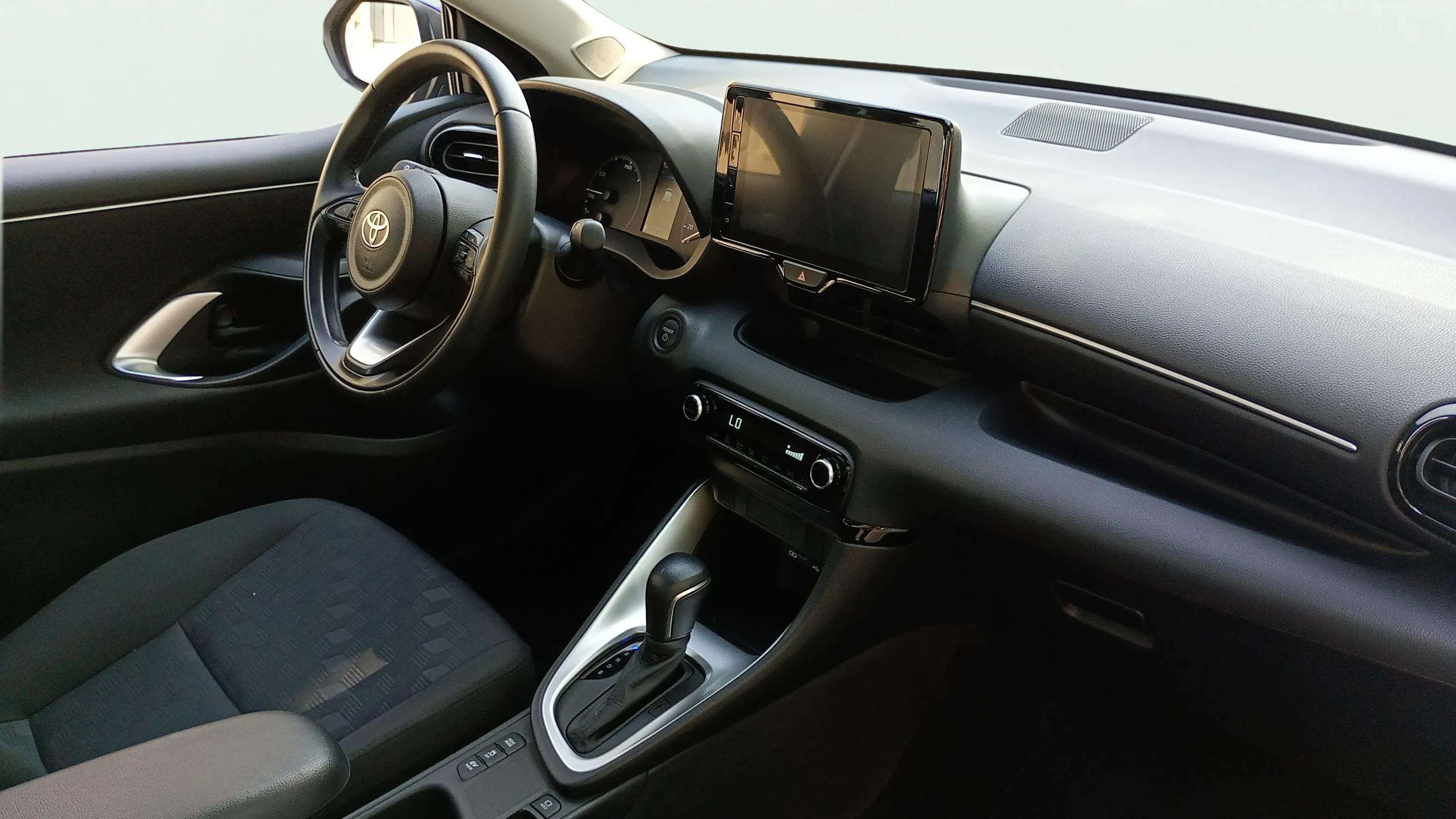 Toyota Yaris 1.5 120H Active Plus - foto 12