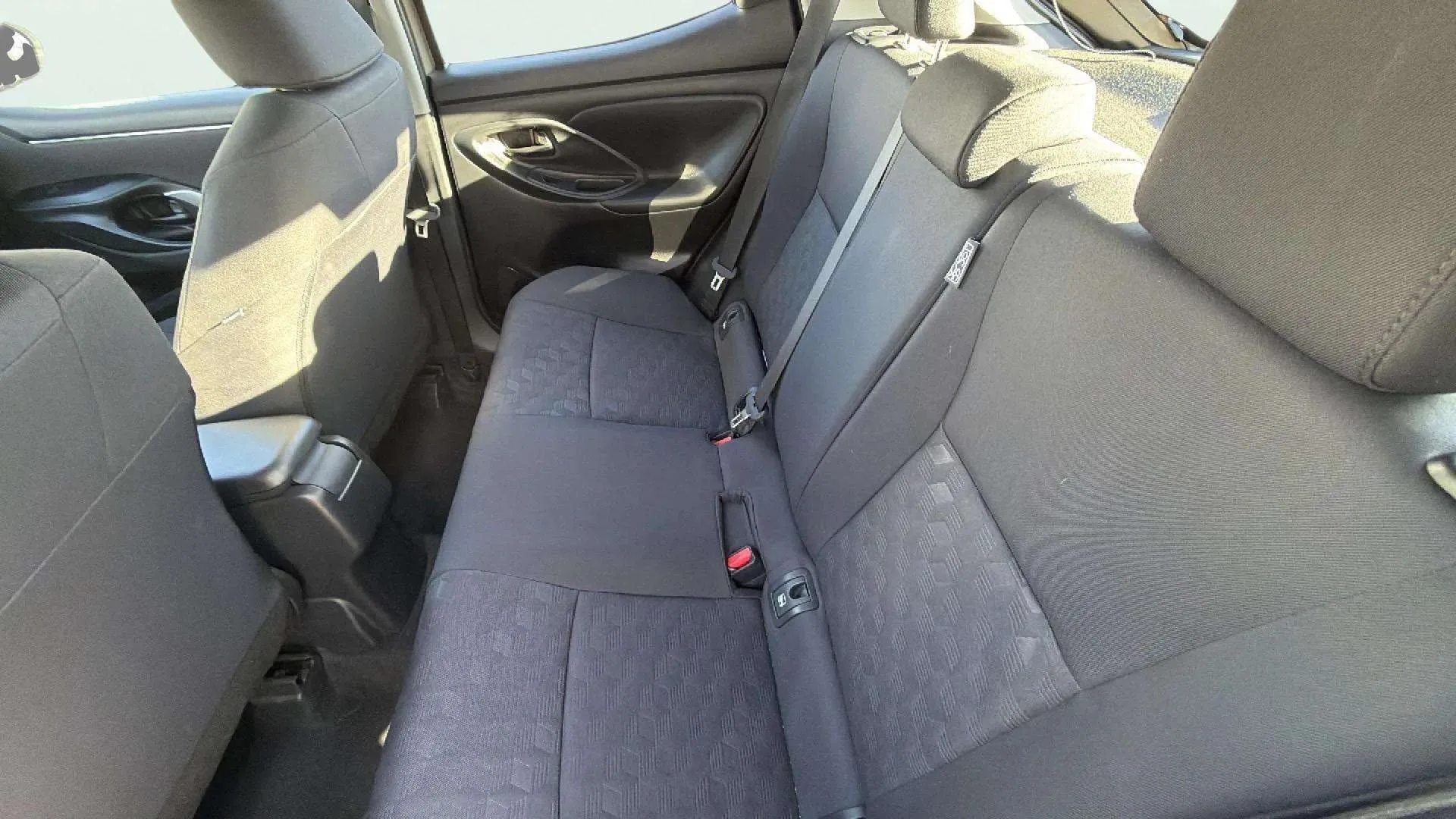 Toyota Yaris 1.5 120H Active Plus - foto 17