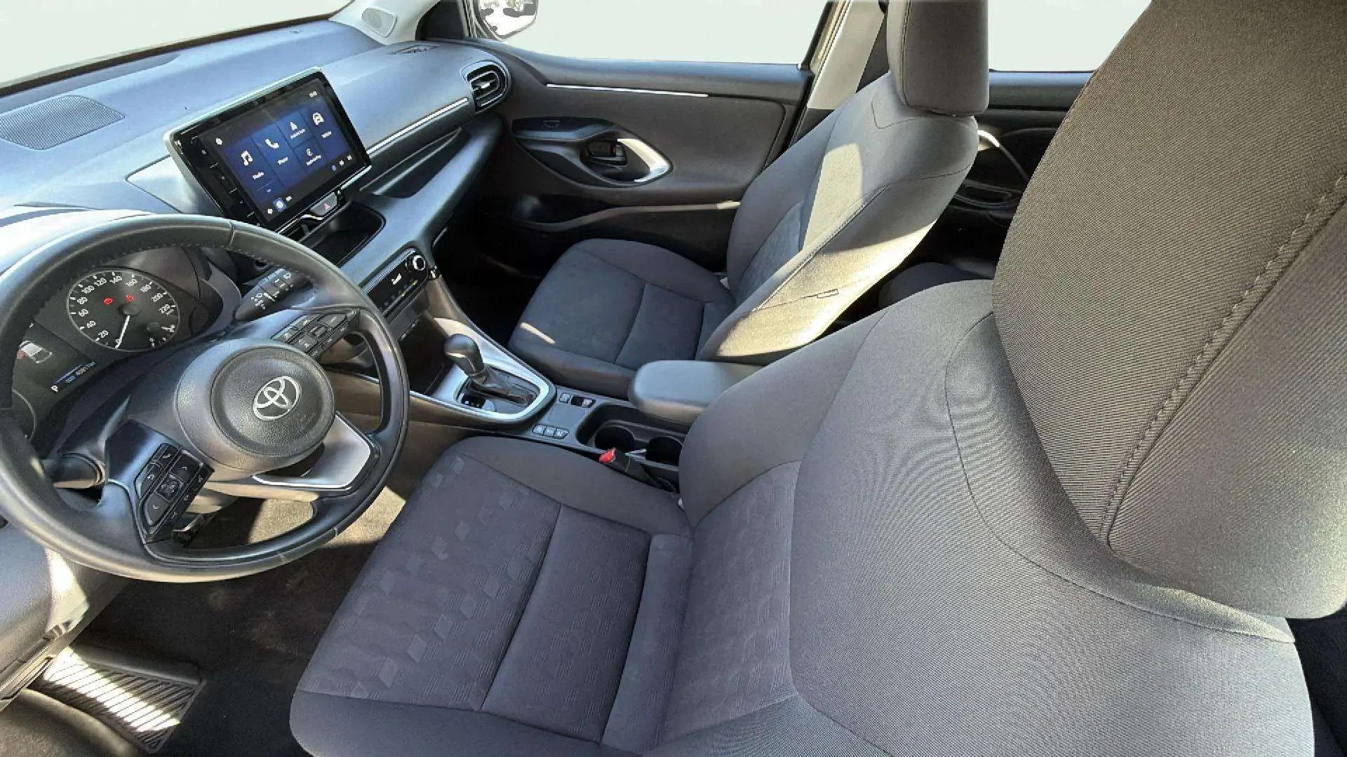 Toyota Yaris 1.5 120H Active Plus - foto 9