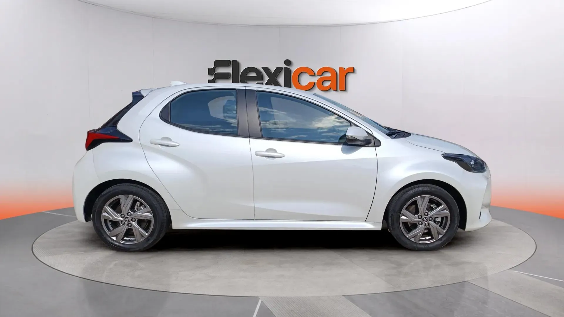 Toyota Yaris 1.5 120H Style - foto 7