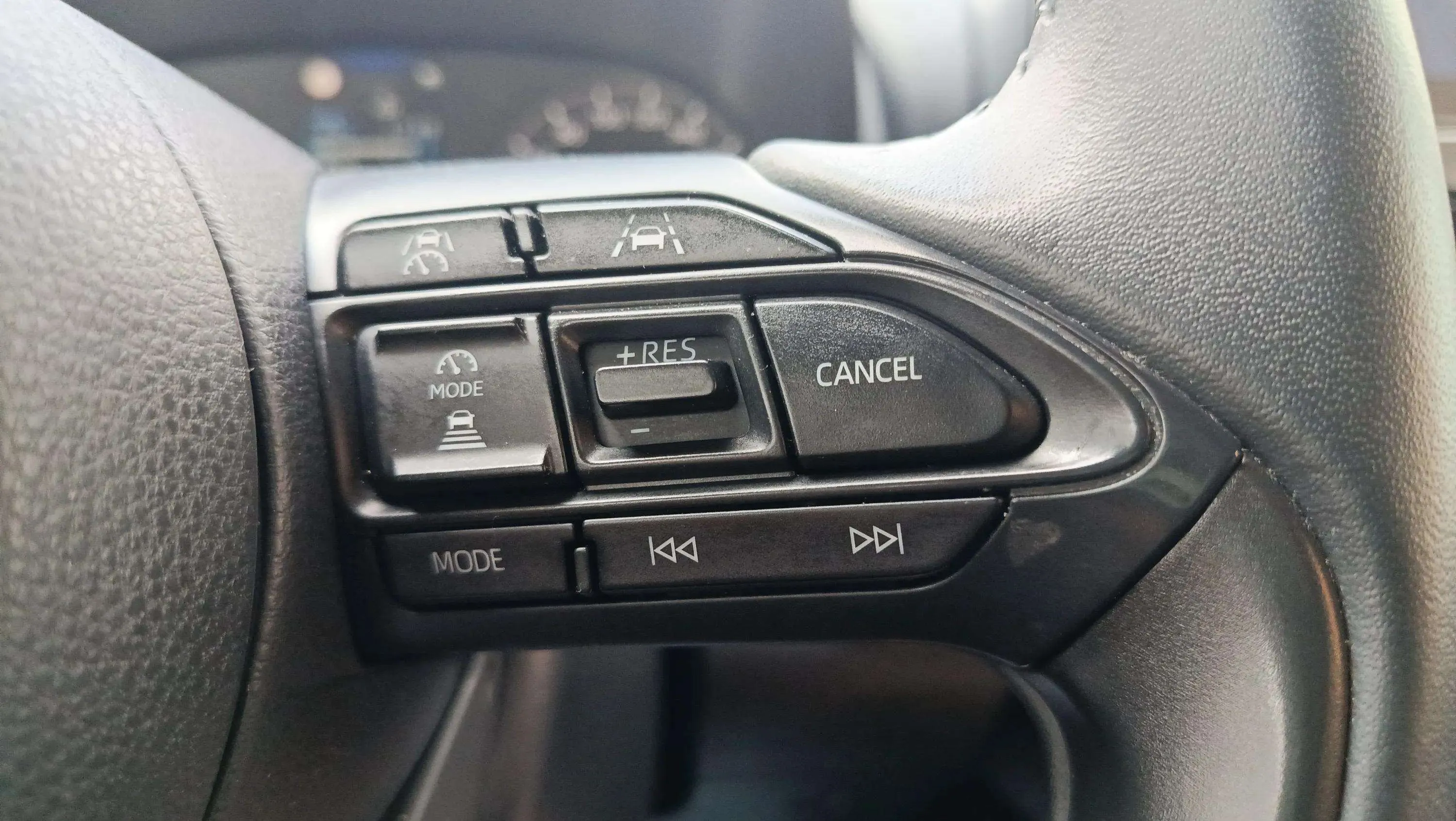 Toyota Yaris 1.5 120H Style - foto 17