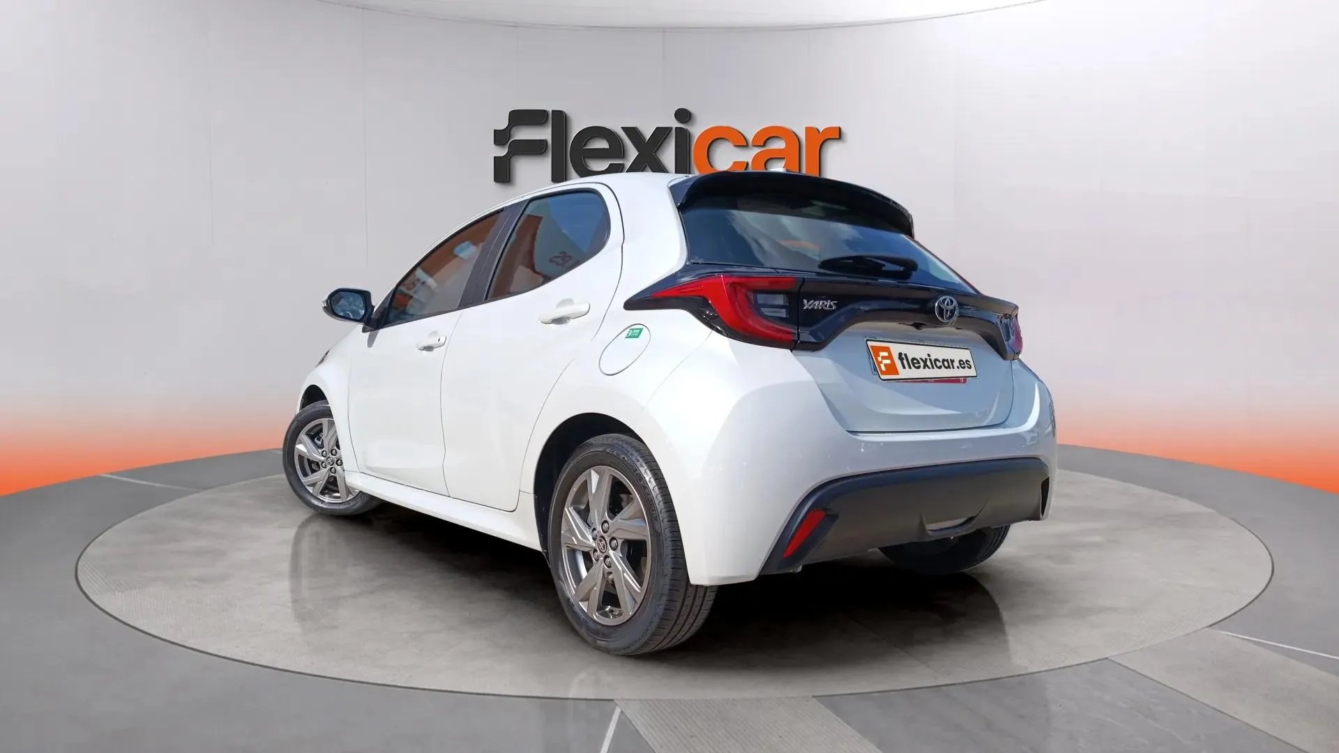 Toyota Yaris 1.5 120H Style - foto 6
