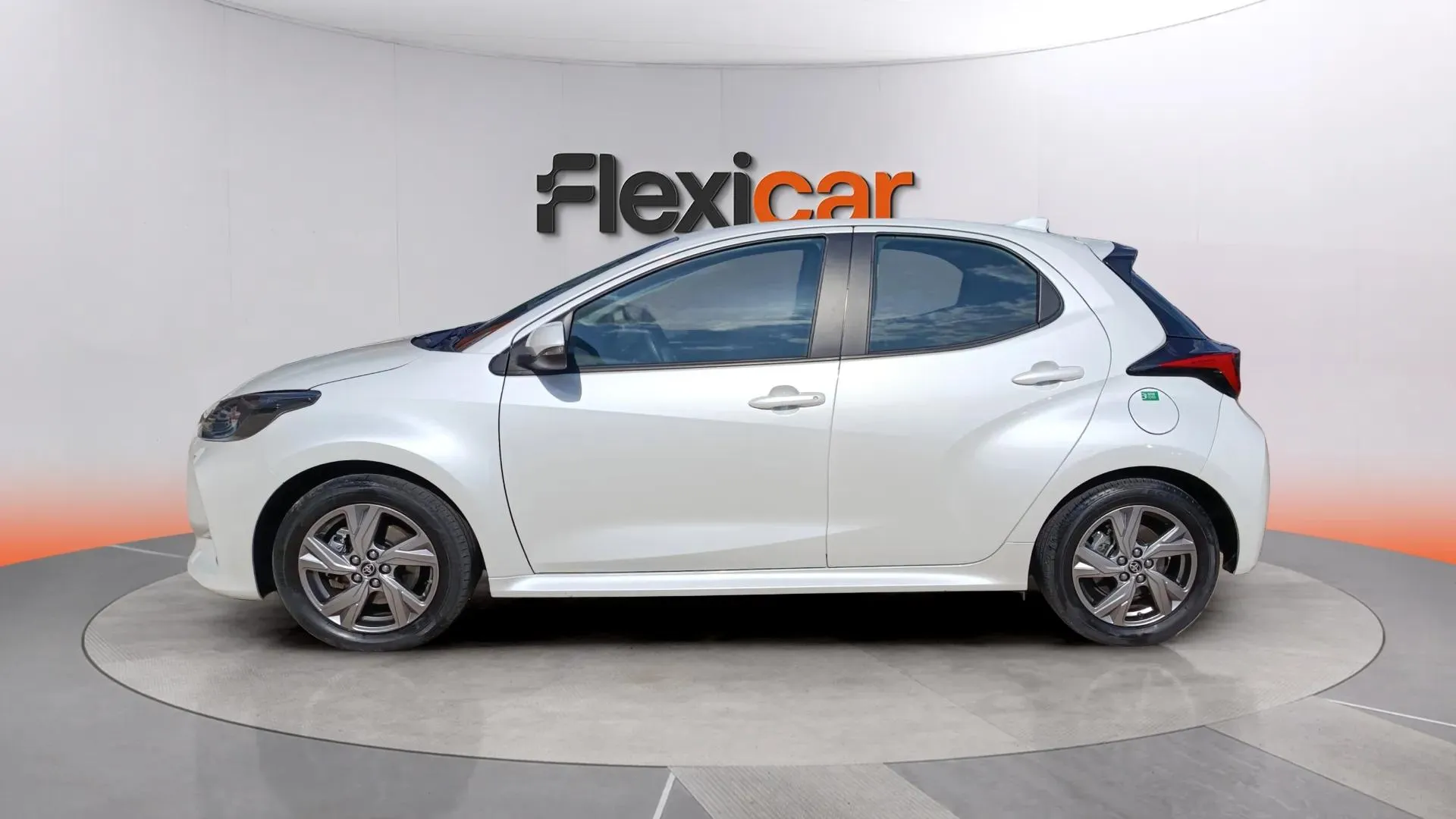 Toyota Yaris 1.5 120H Style - foto 8