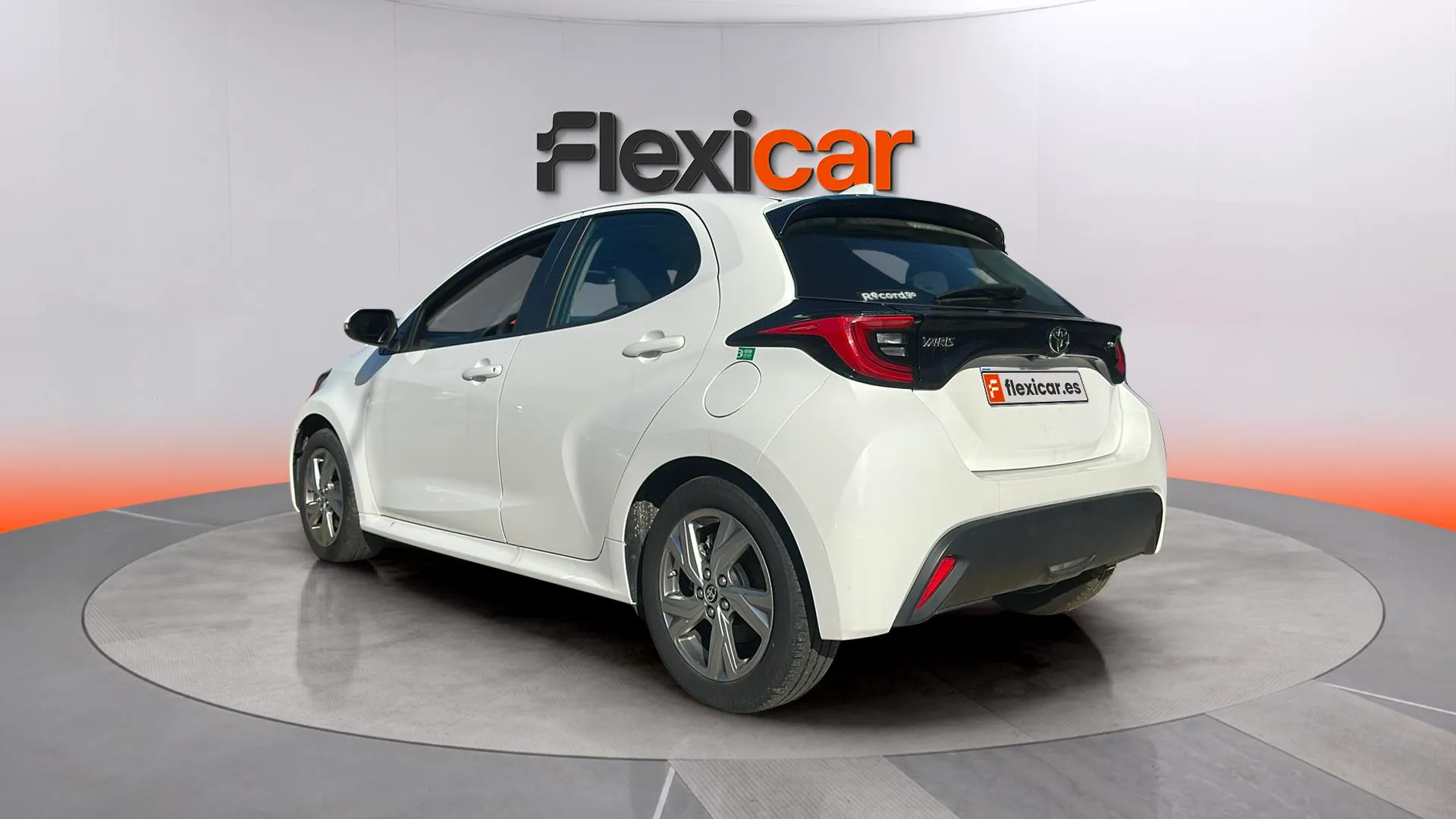 Toyota Yaris 1.5 120H Active Plus - foto 8
