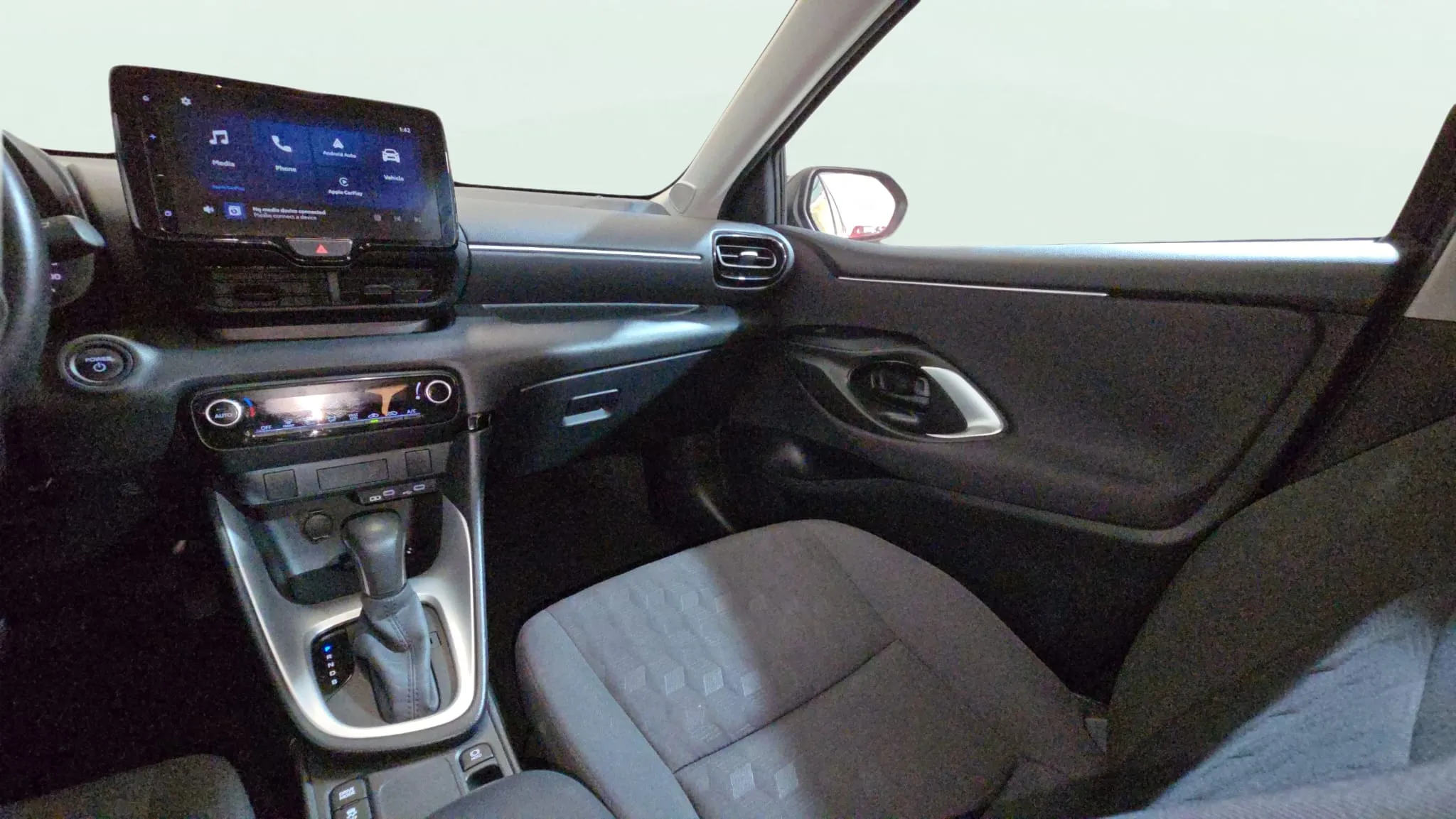 Toyota Yaris 1.5 120H Style - foto 15
