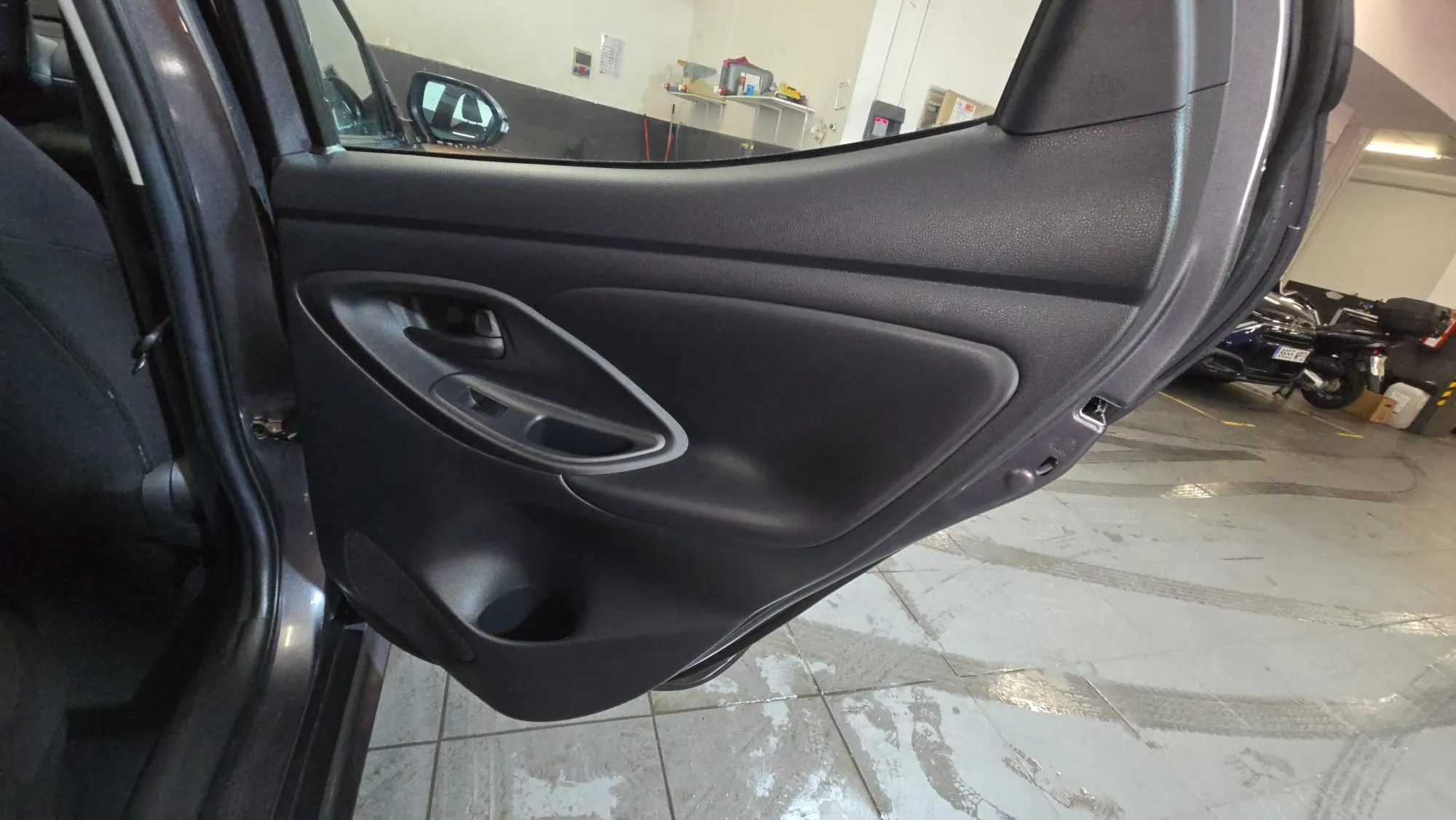 Toyota Yaris 1.5 120H Style - foto 19