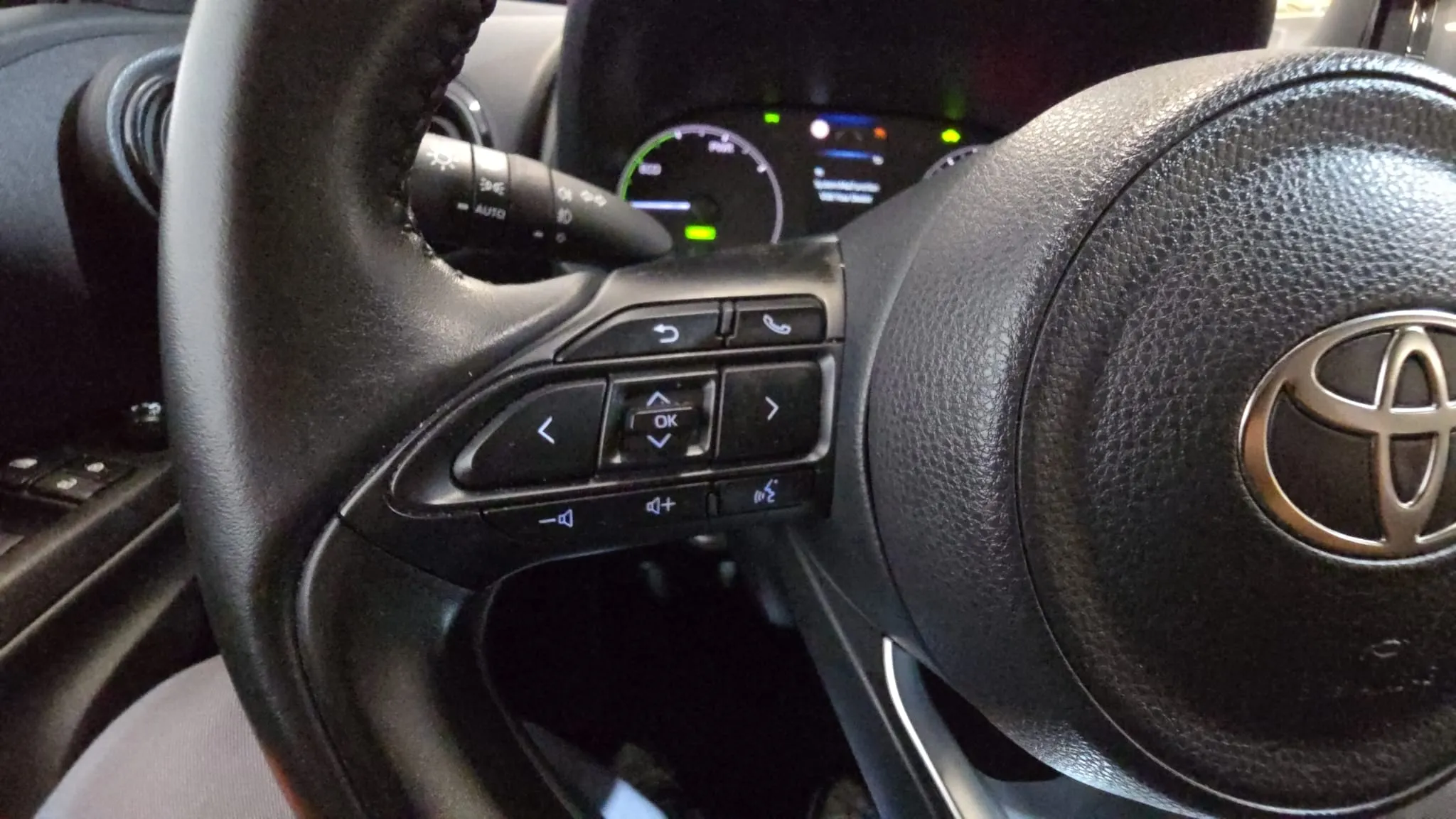 Toyota Yaris 1.5 120H Style - foto 12