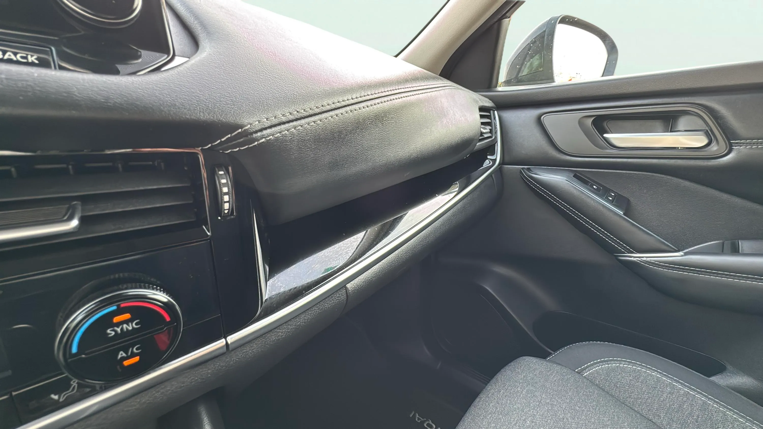 Nissan Qashqai DIG-T N-Connecta - foto 27