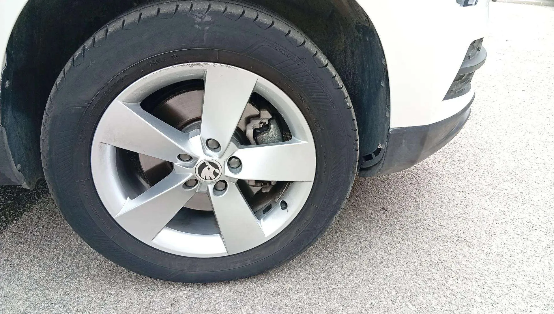 Škoda Karoq 2.0 TDI DSG 4x4 Ambition - foto 28