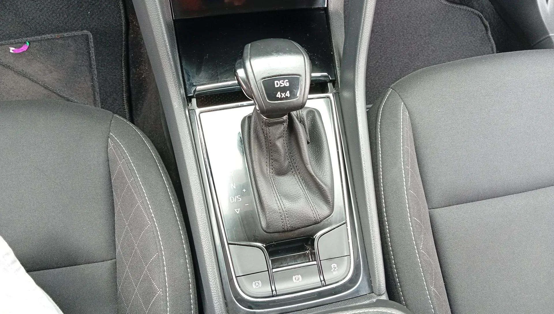 Škoda Karoq 2.0 TDI DSG 4x4 Ambition - foto 20