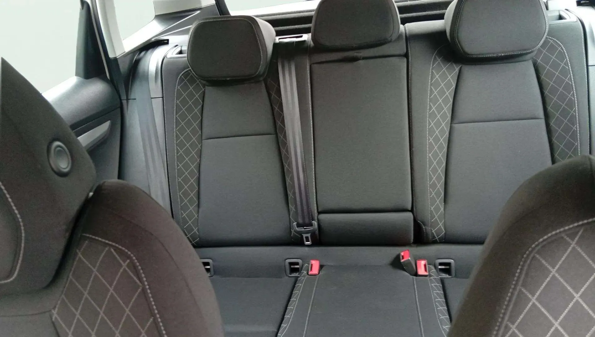 Škoda Karoq 2.0 TDI DSG 4x4 Ambition - foto 23