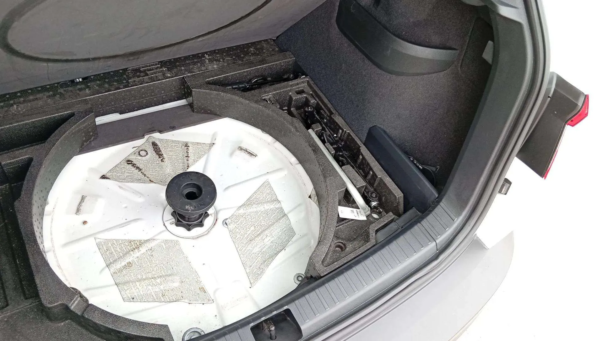 Škoda Karoq 2.0 TDI DSG 4x4 Ambition - foto 27