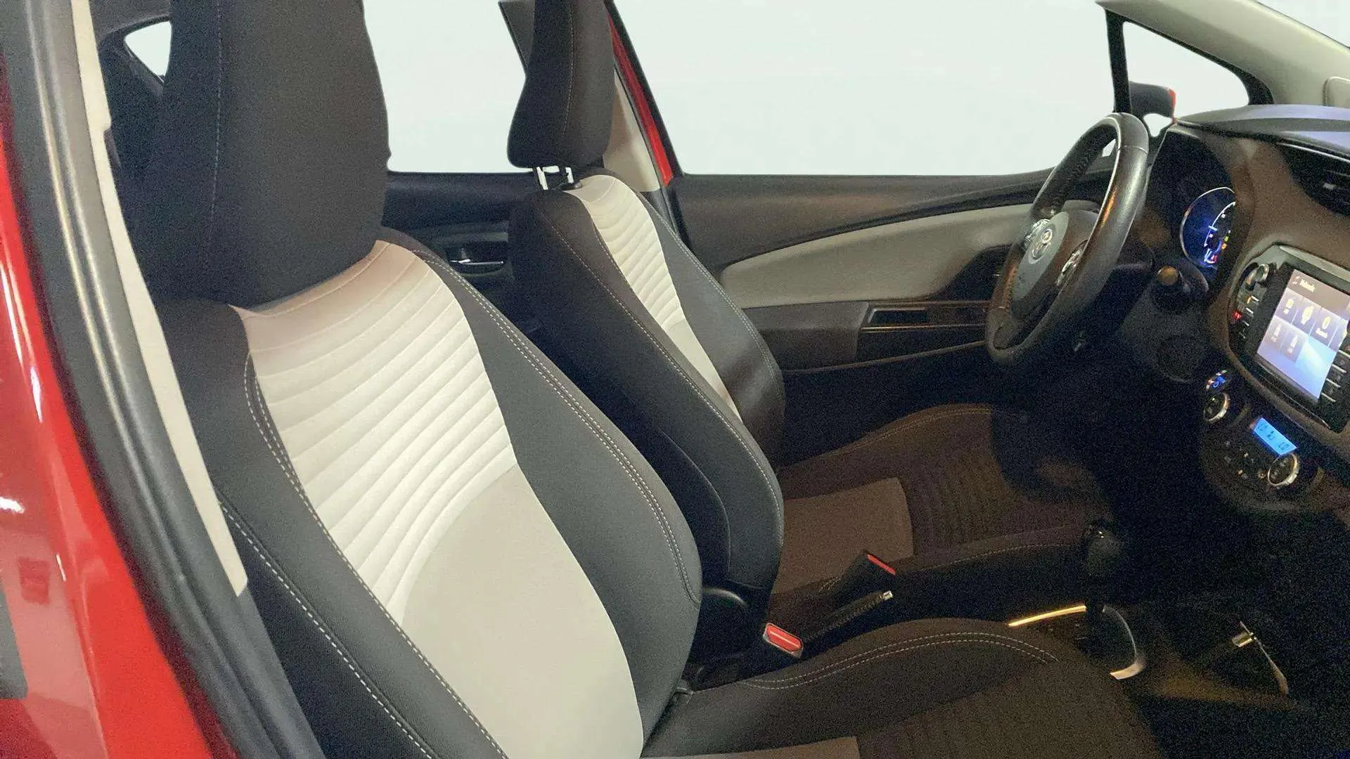 Toyota Yaris 1.5 Hybrid Active - foto 19