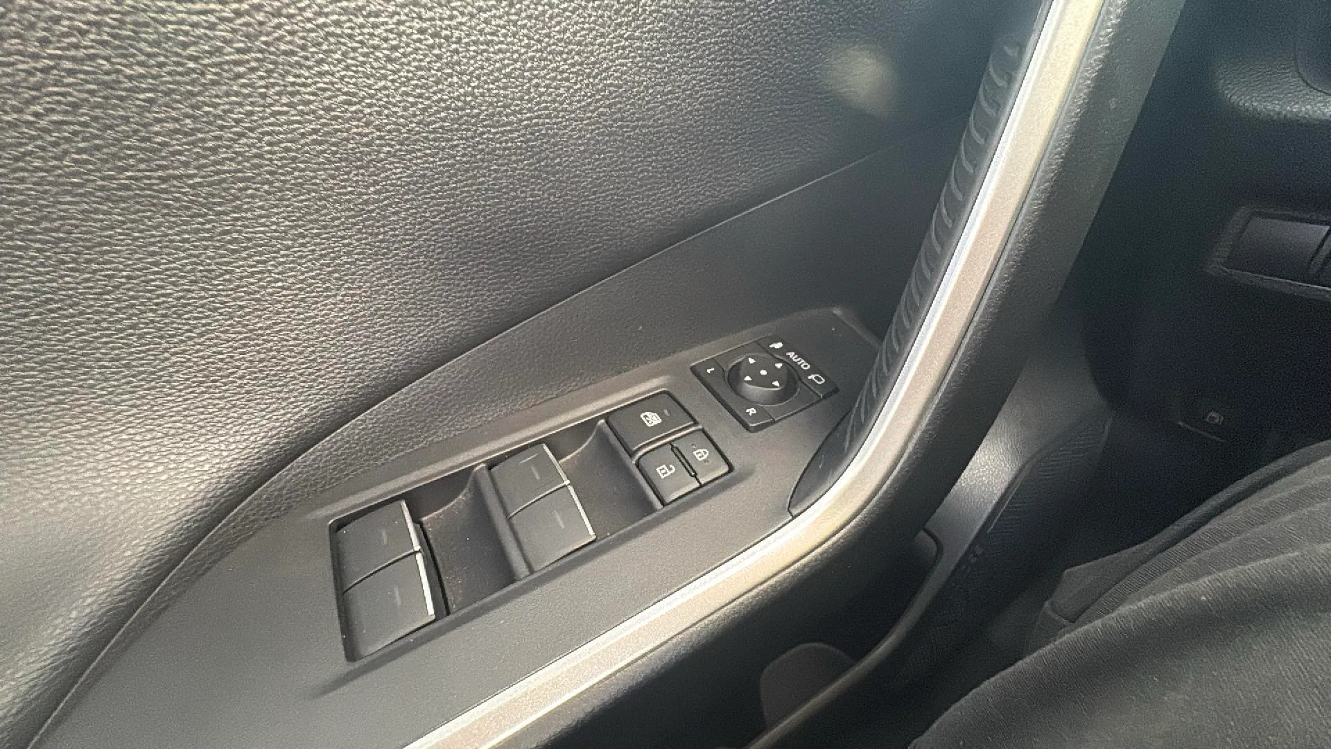 Suzuki Across 2.5 PHEV 4WD - foto 17