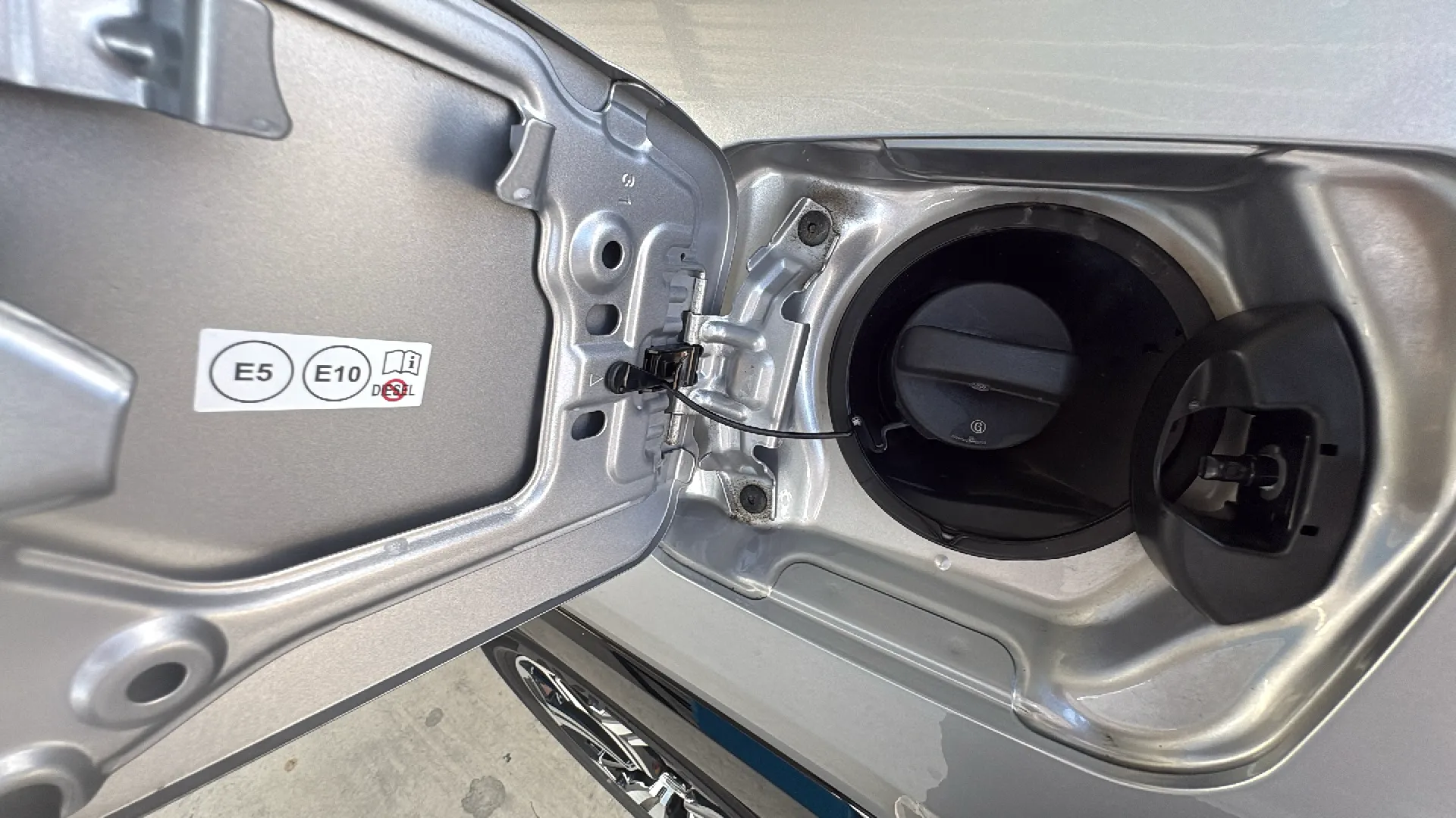 Suzuki Across 2.5 PHEV 4WD - foto 27