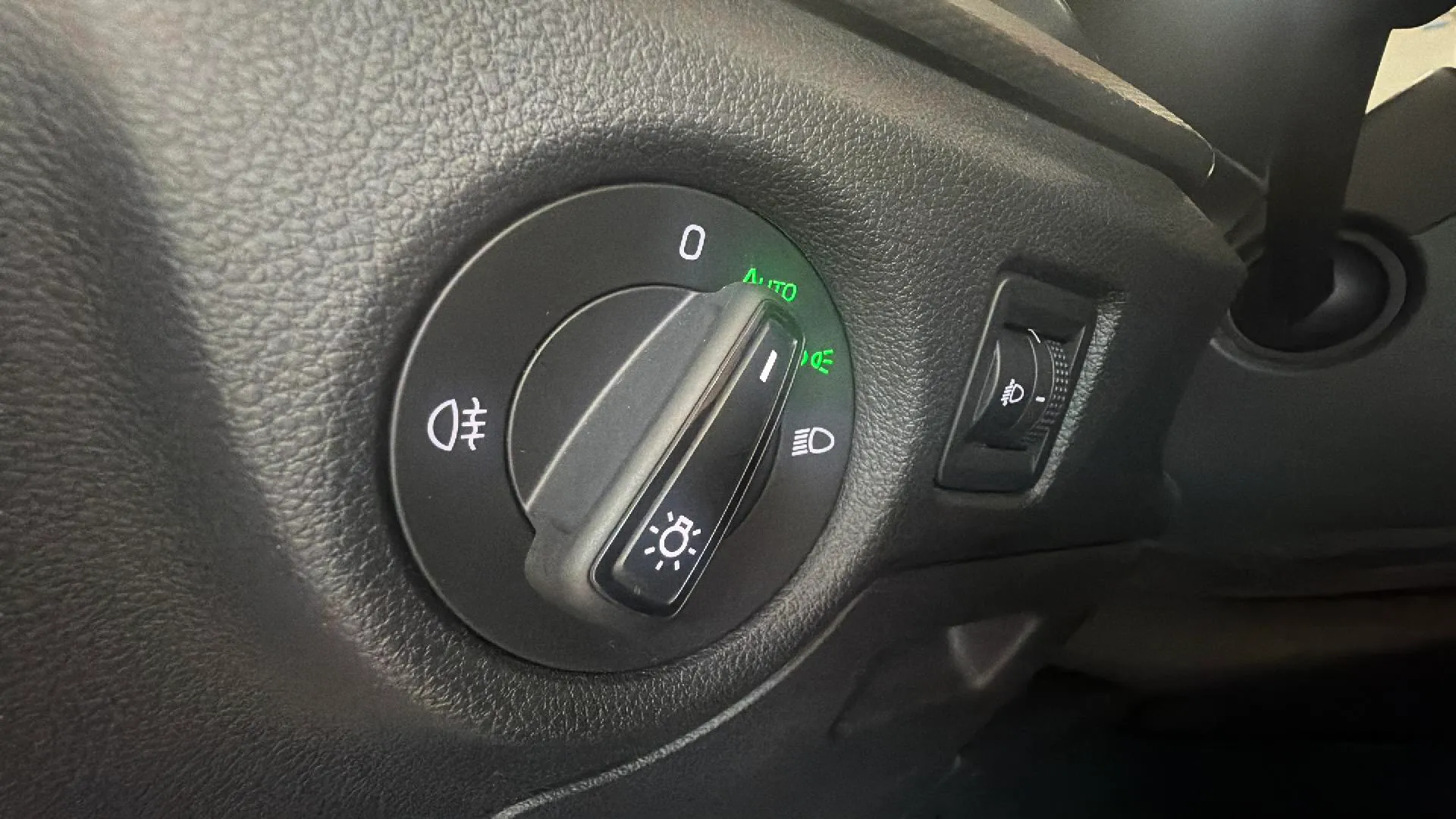 Škoda Kamiq 1.0 TSI Active - foto 17