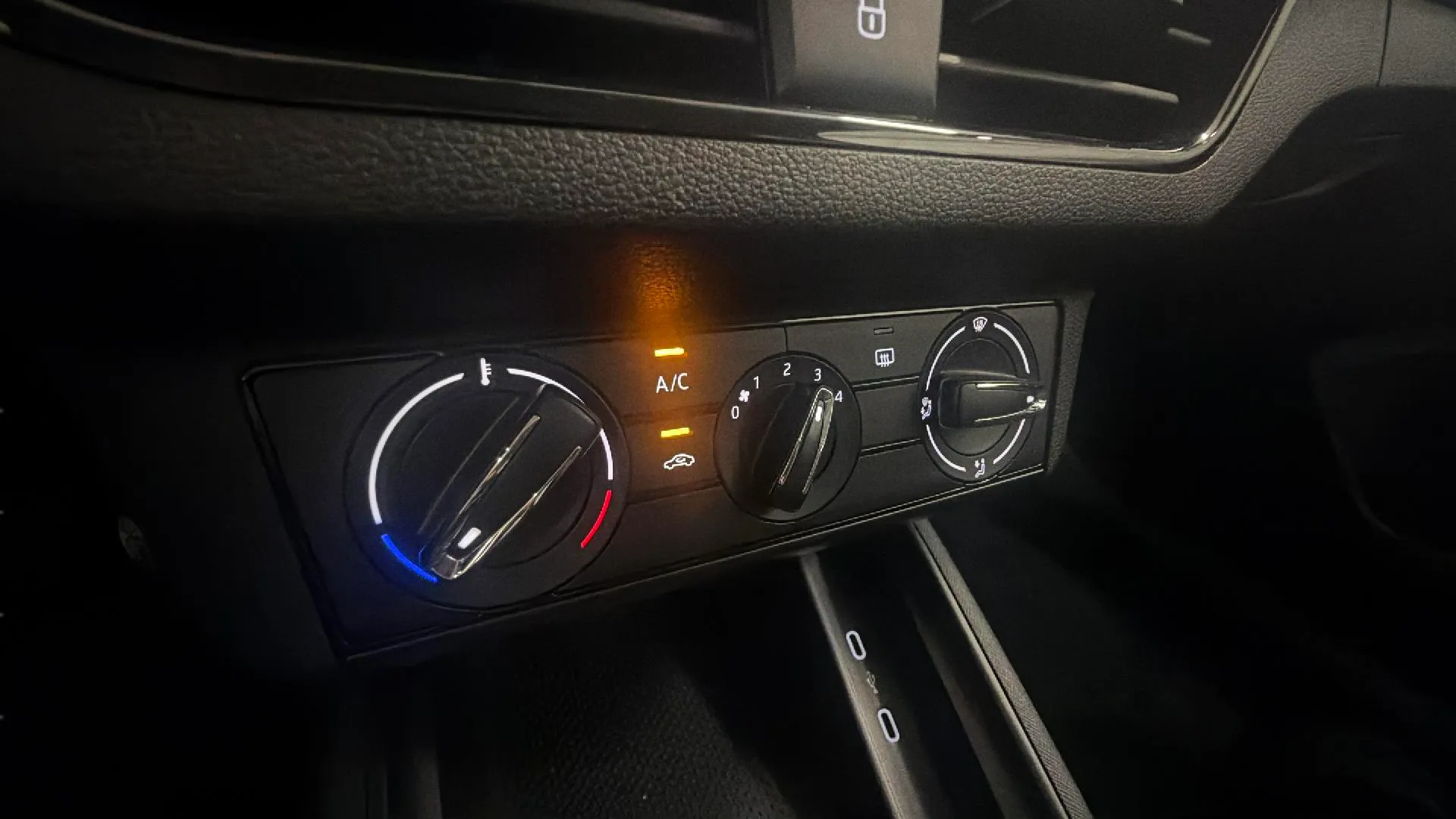 Škoda Kamiq 1.0 TSI Active - foto 21