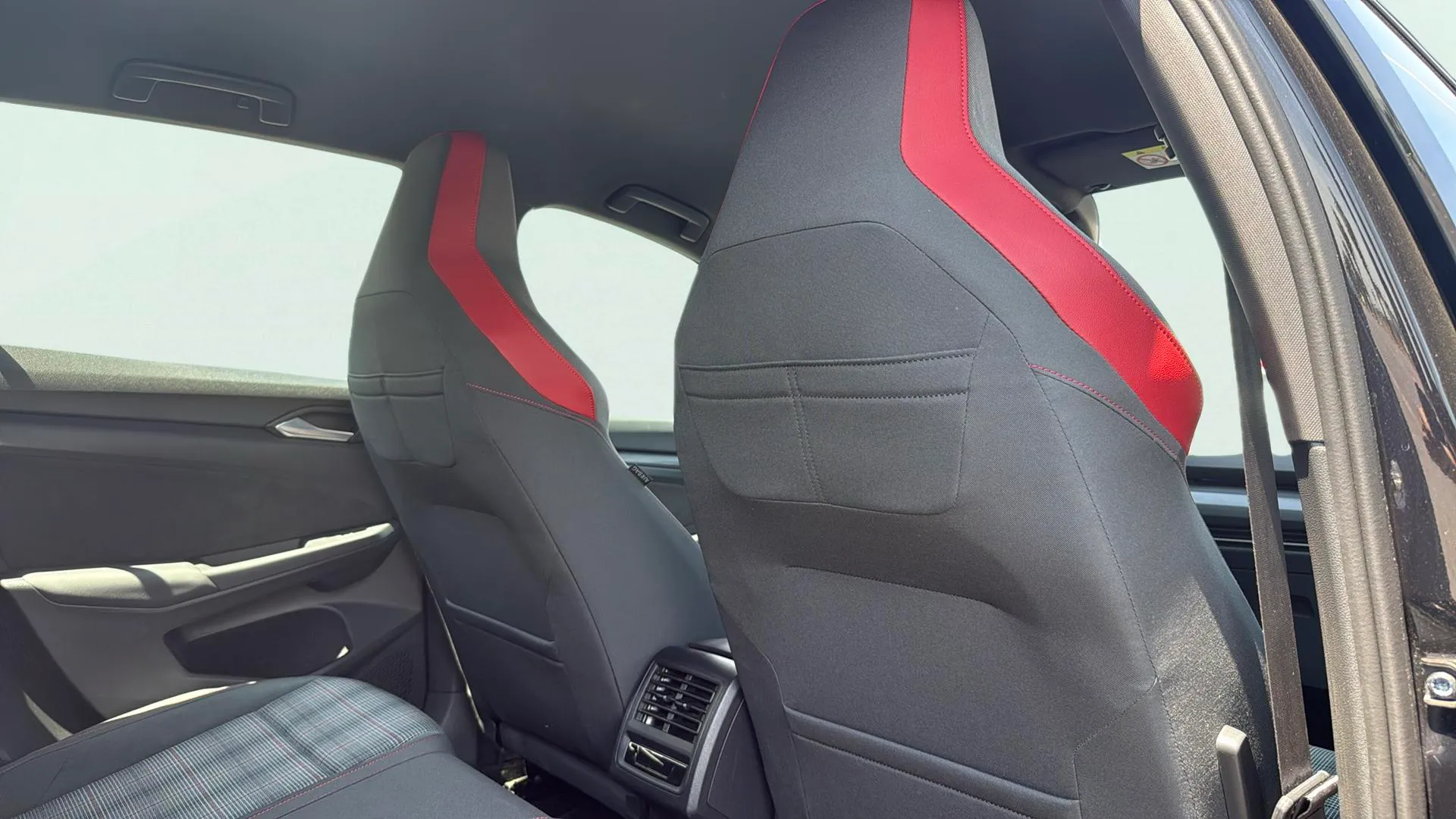 Volkswagen Golf GTI 2.0 TSI DSG - foto 19