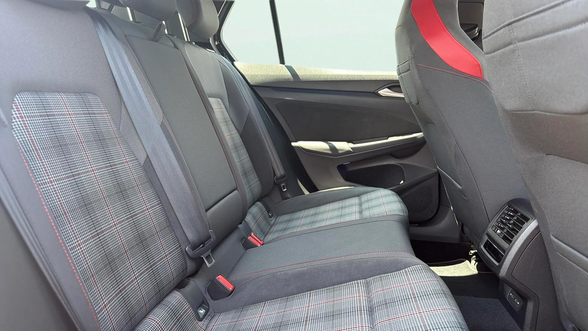 Volkswagen Golf GTI 2.0 TSI DSG - foto 20