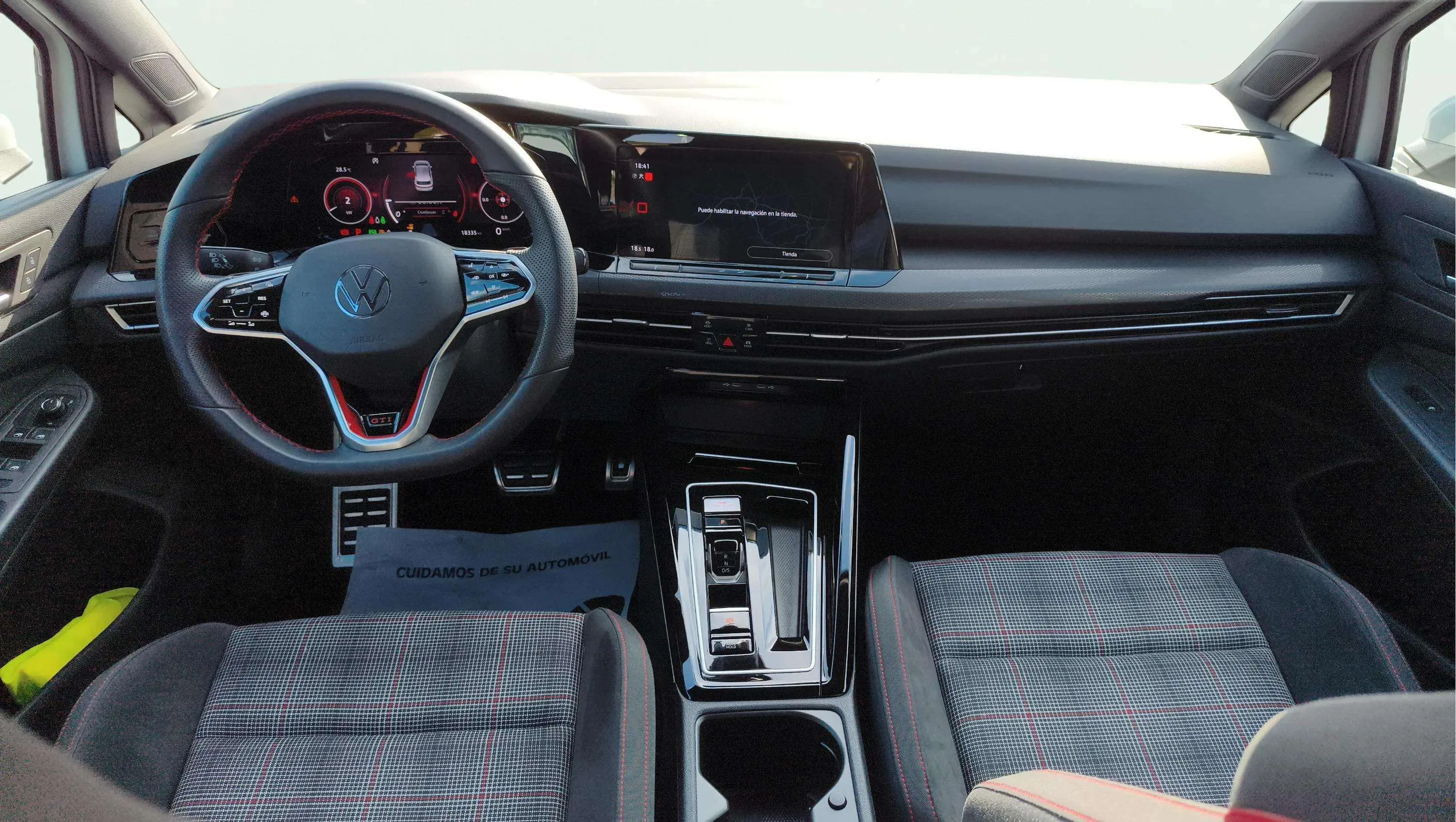 Volkswagen Golf GTI 2.0 TSI DSG - foto 12