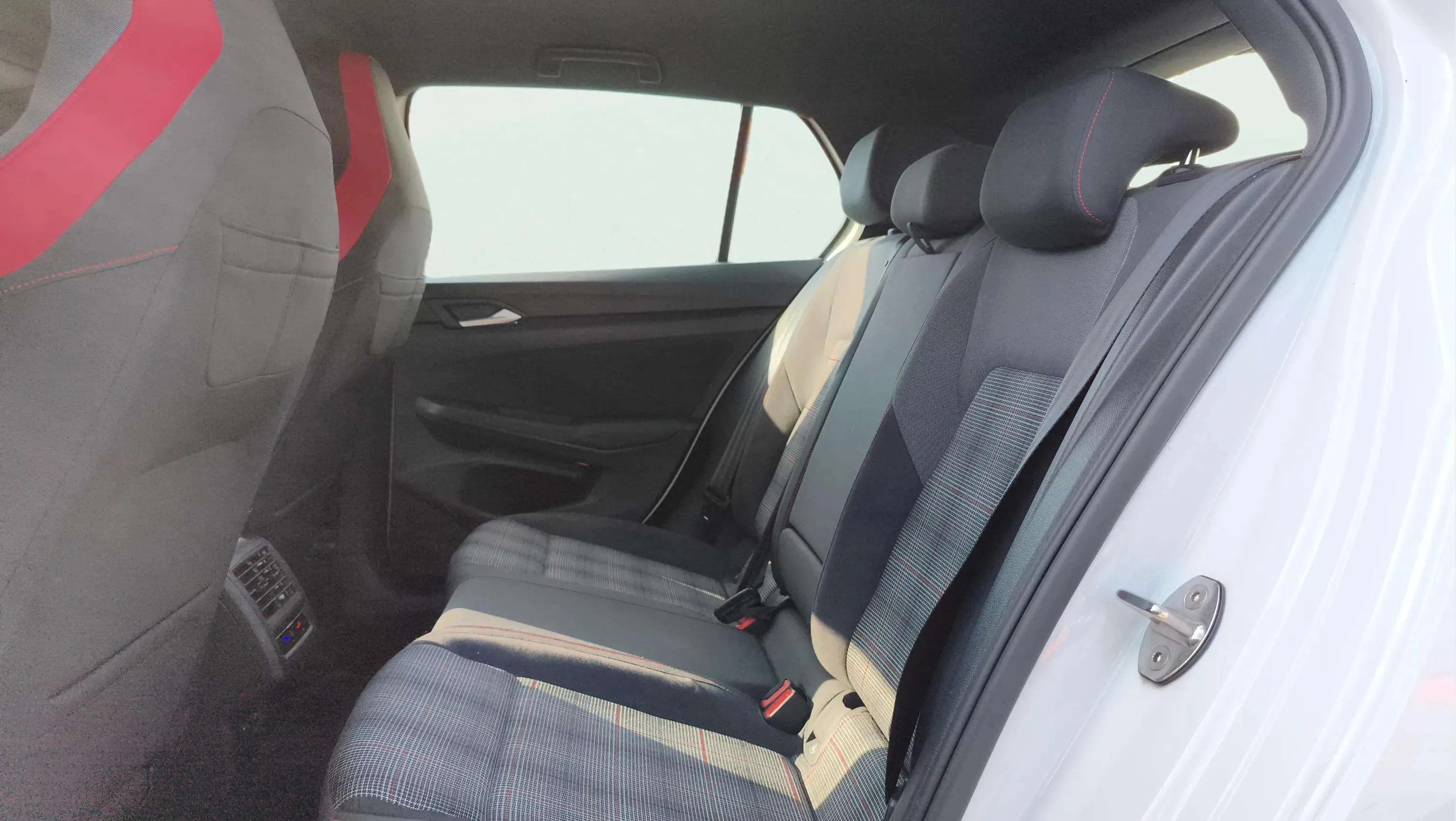 Volkswagen Golf GTI 2.0 TSI DSG - foto 17