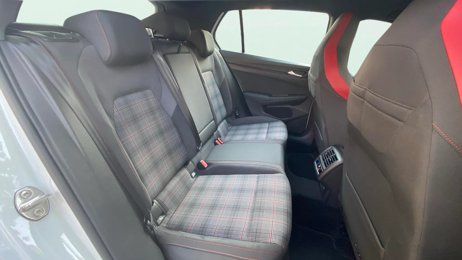 Volkswagen Golf GTI 2.0 TSI DSG - foto 17