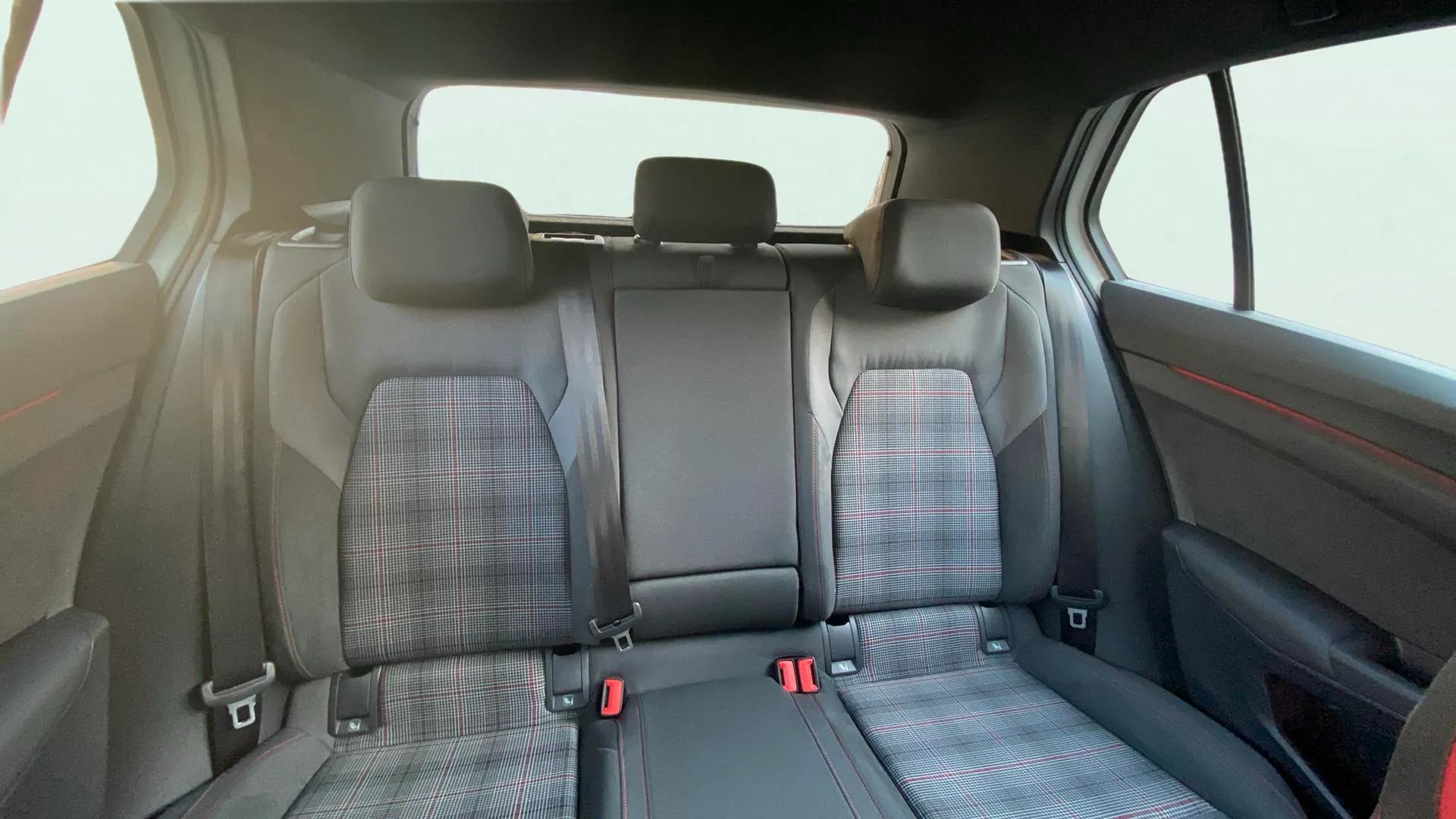 Volkswagen Golf GTI 2.0 TSI DSG - foto 18