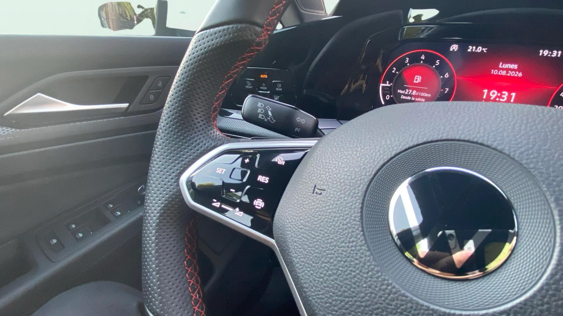 Volkswagen Golf GTI 2.0 TSI DSG - foto 14