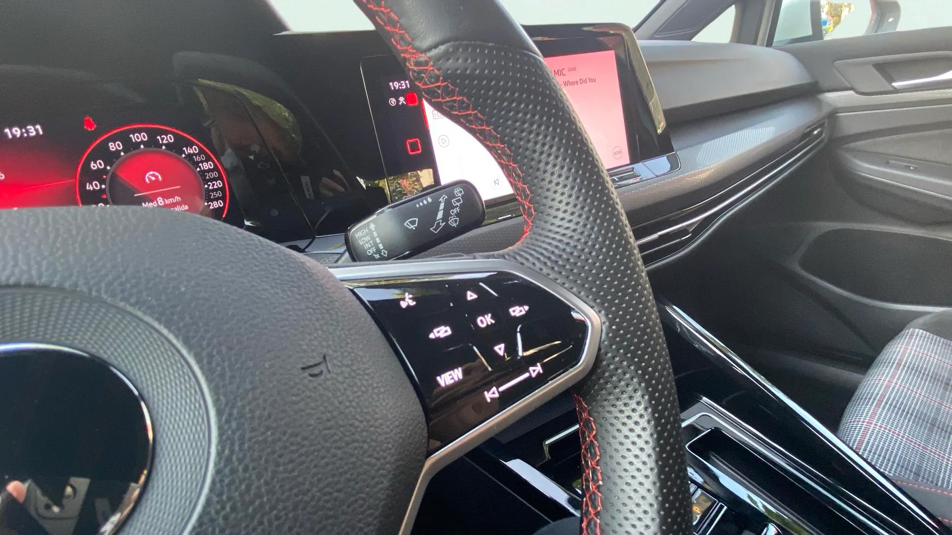 Volkswagen Golf GTI 2.0 TSI DSG - foto 15