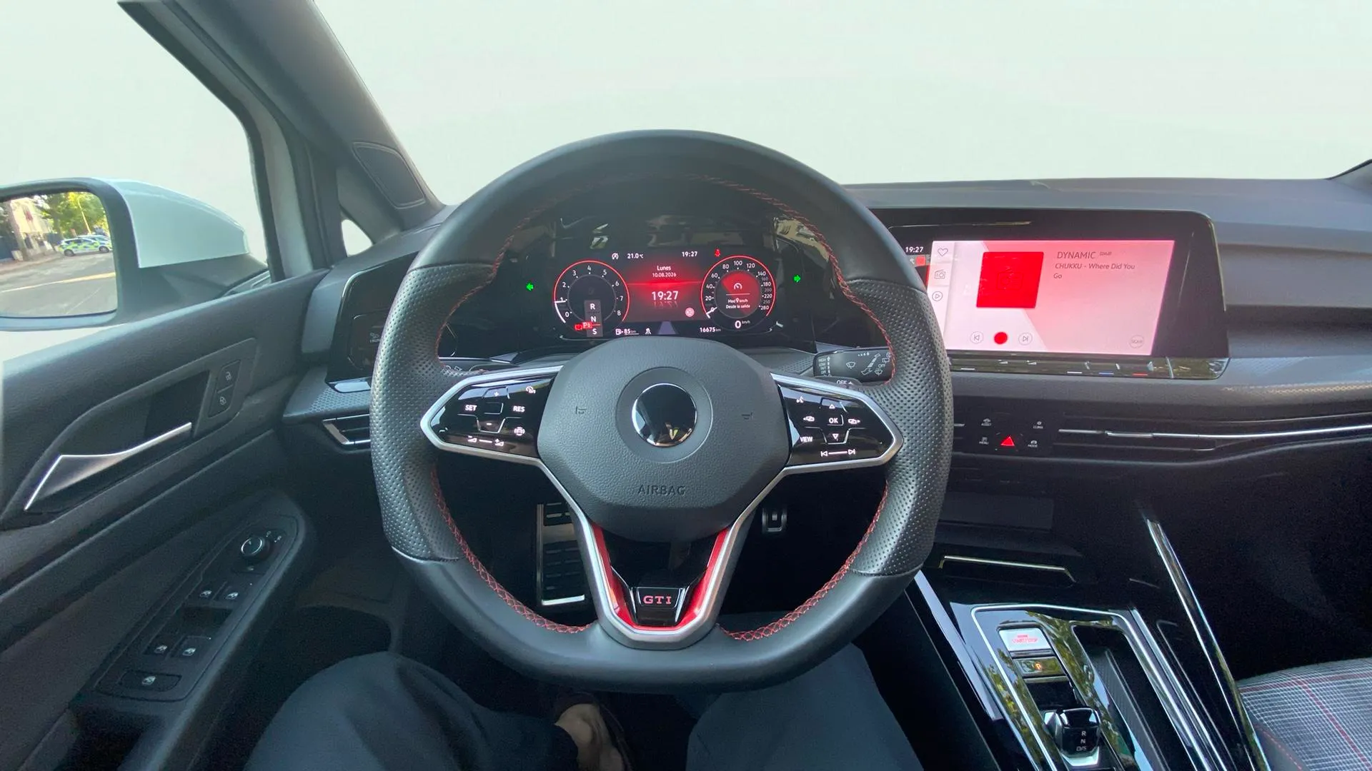 Volkswagen Golf GTI 2.0 TSI DSG - foto 12