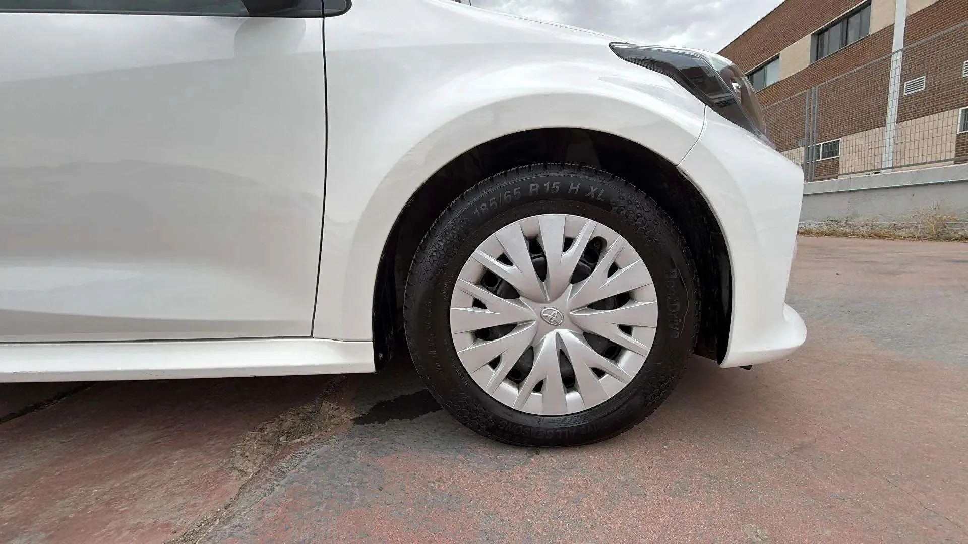 Toyota Yaris 1.0 70 Active - foto 14