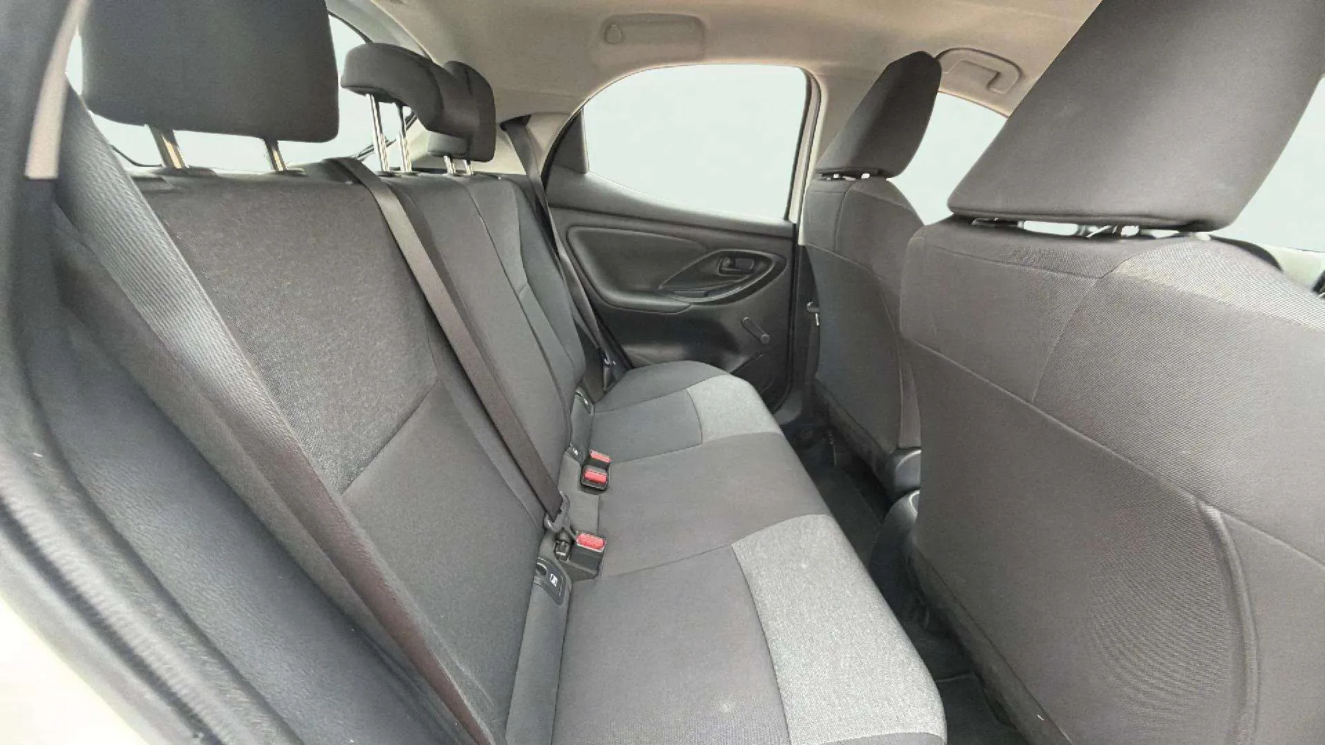 Toyota Yaris 1.0 70 Active - foto 20