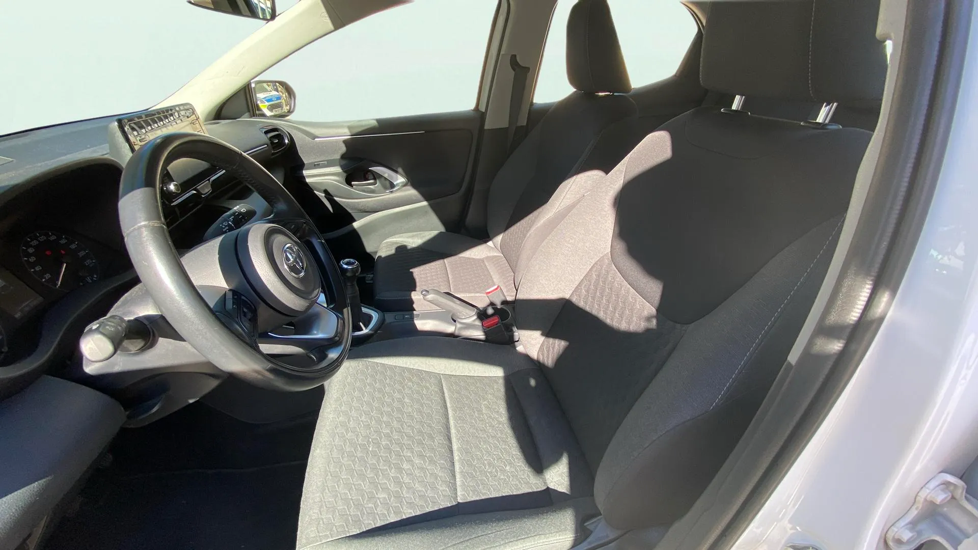 Toyota Yaris 1.0 70 Active - foto 12