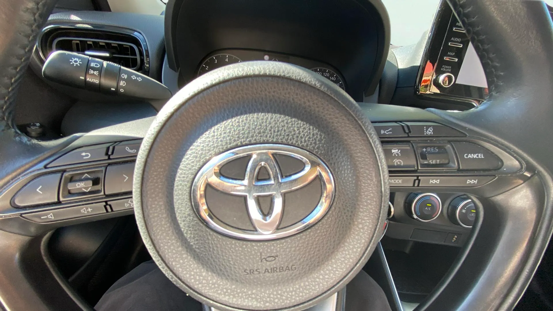 Toyota Yaris 1.0 70 Active - foto 11