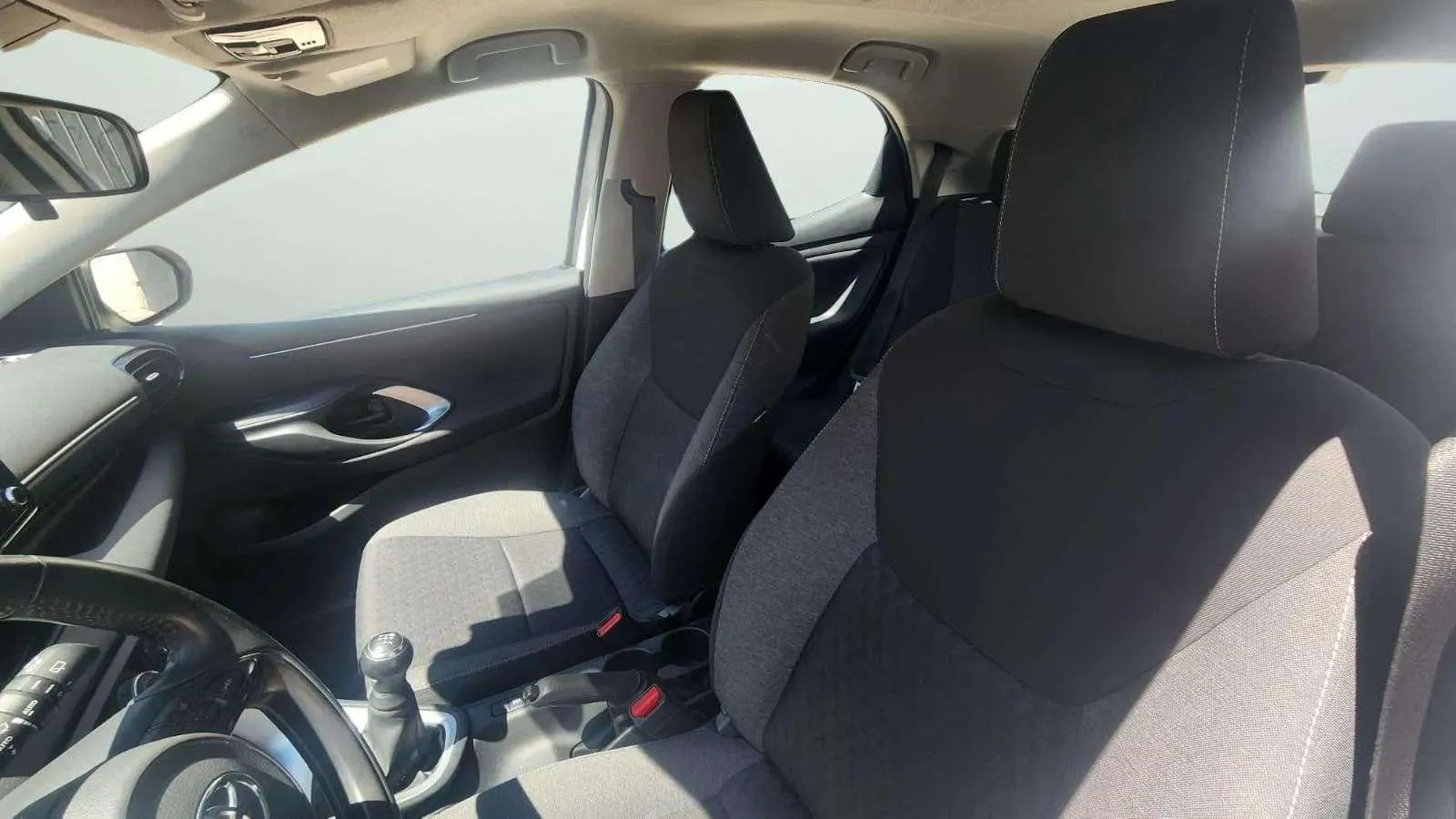 Toyota Yaris 1.0 70 Active - foto 19