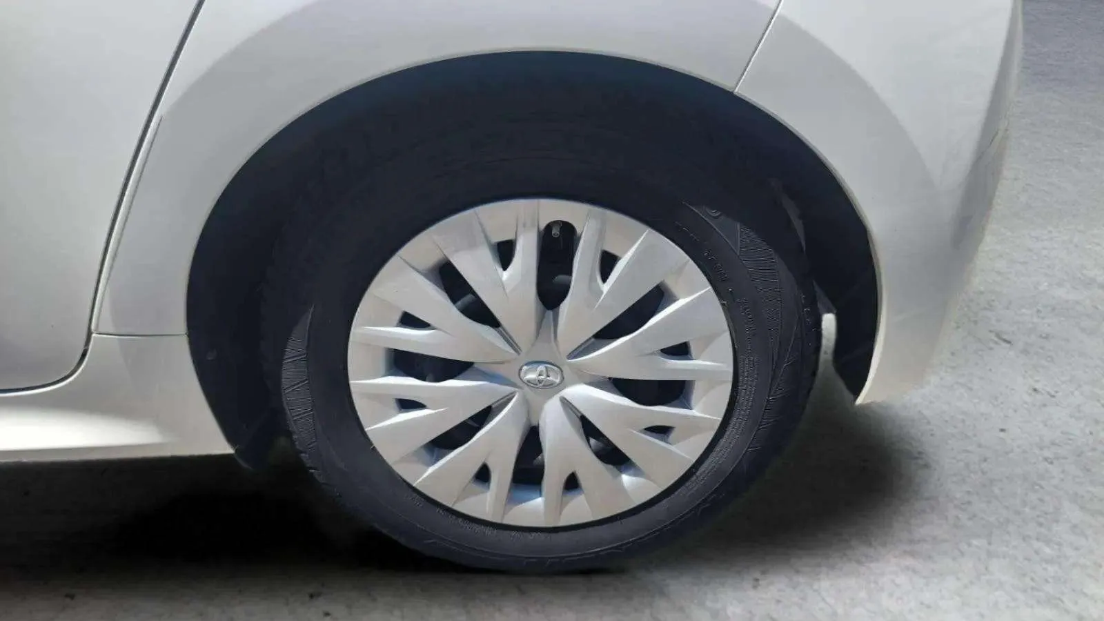 Toyota Yaris 1.0 70 Active - foto 22