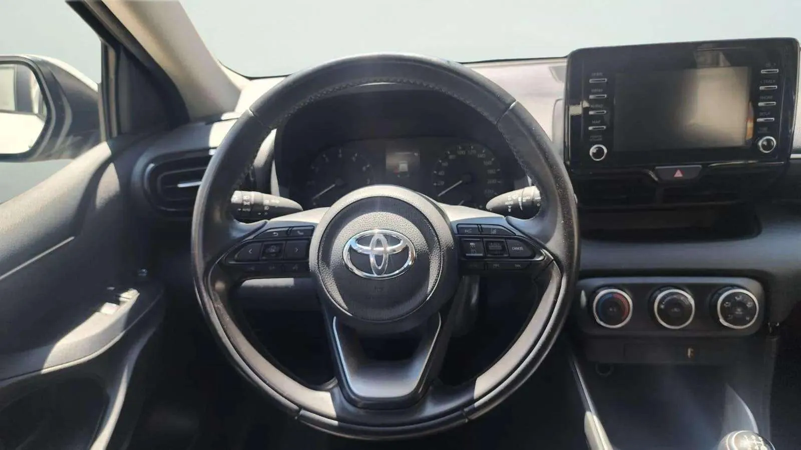 Toyota Yaris 1.0 70 Active - foto 10