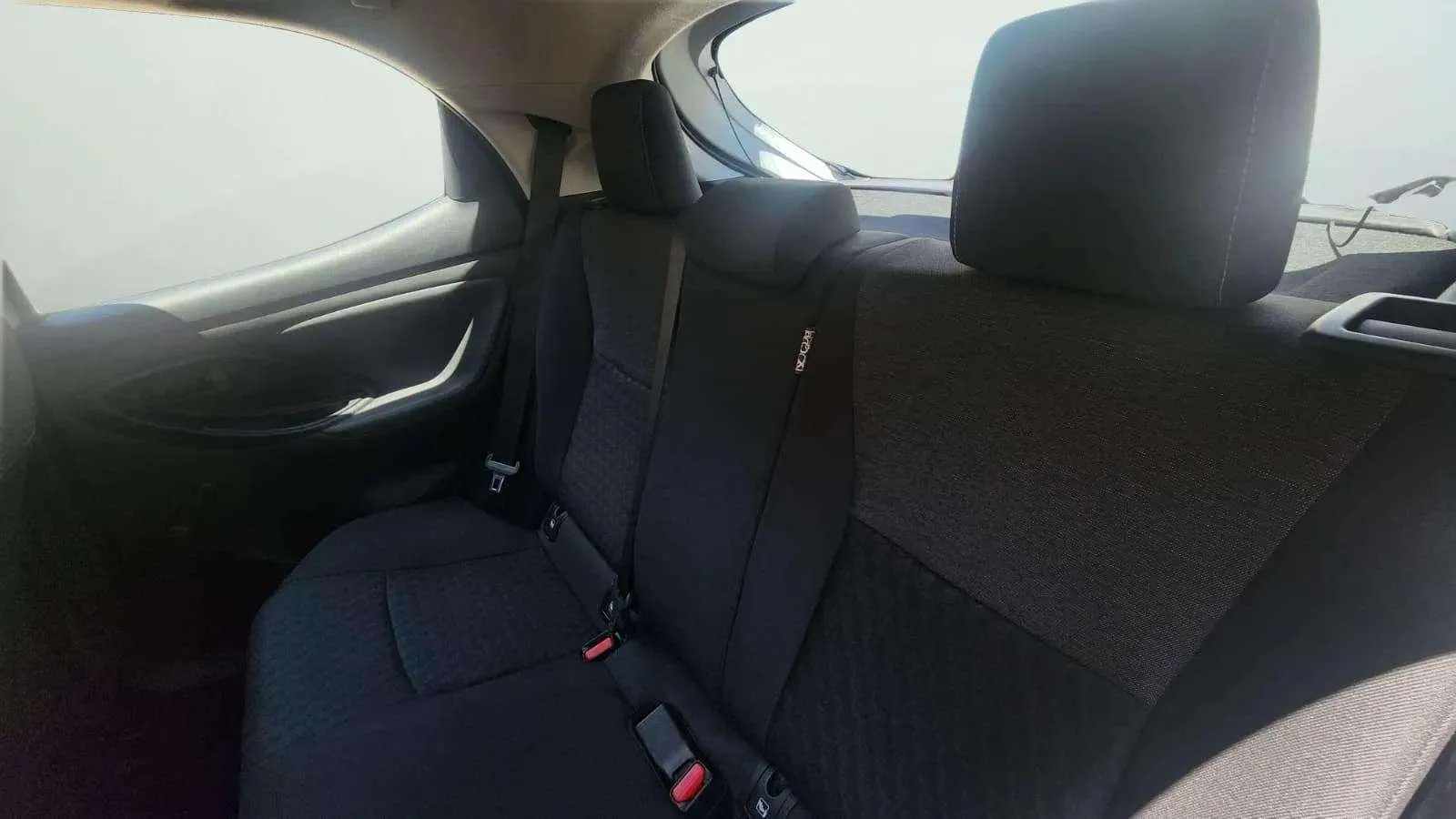 Toyota Yaris 1.0 70 Active - foto 20