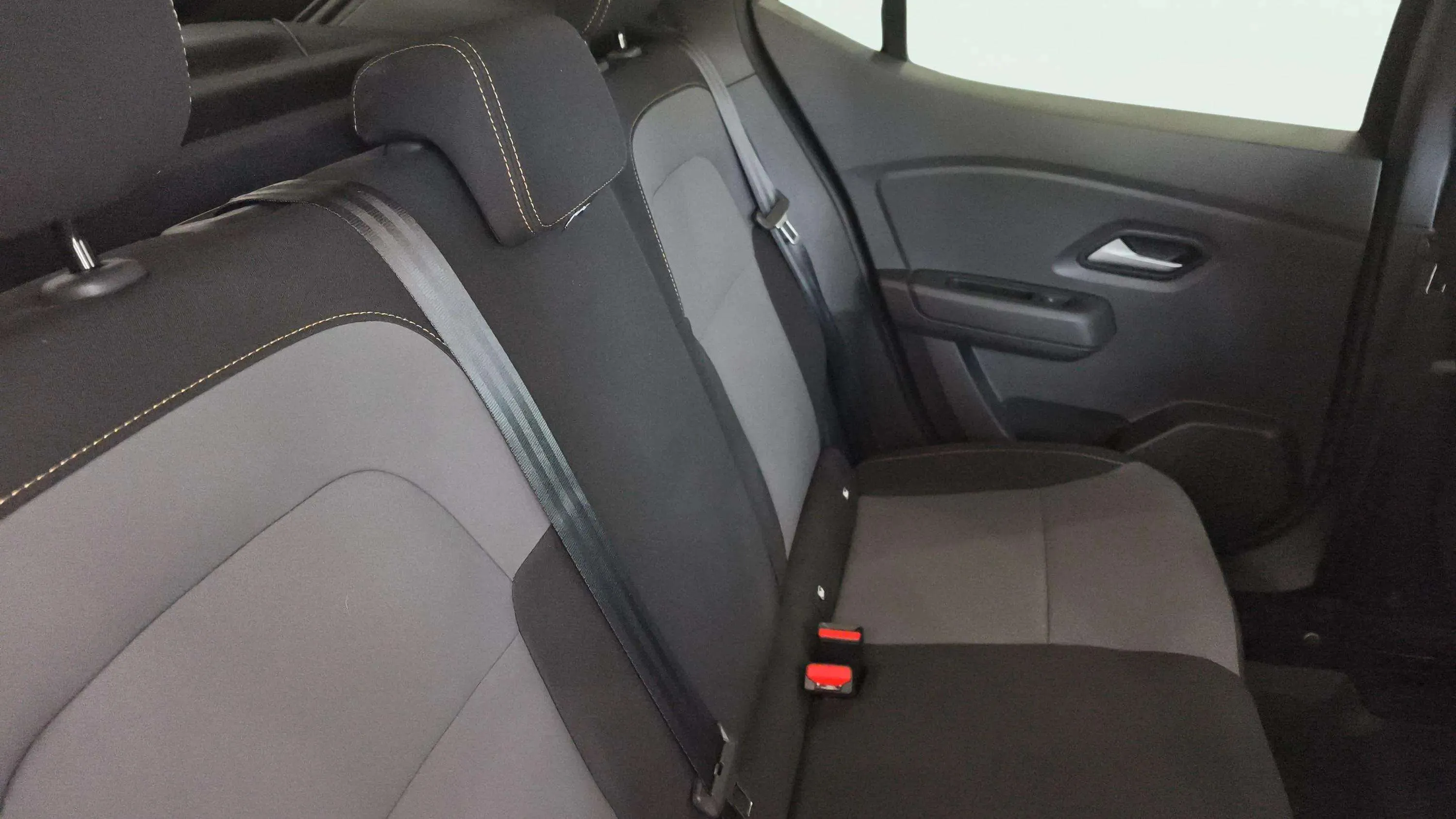 Dacia Sandero Stepway Essential TCe (90V) - foto 19