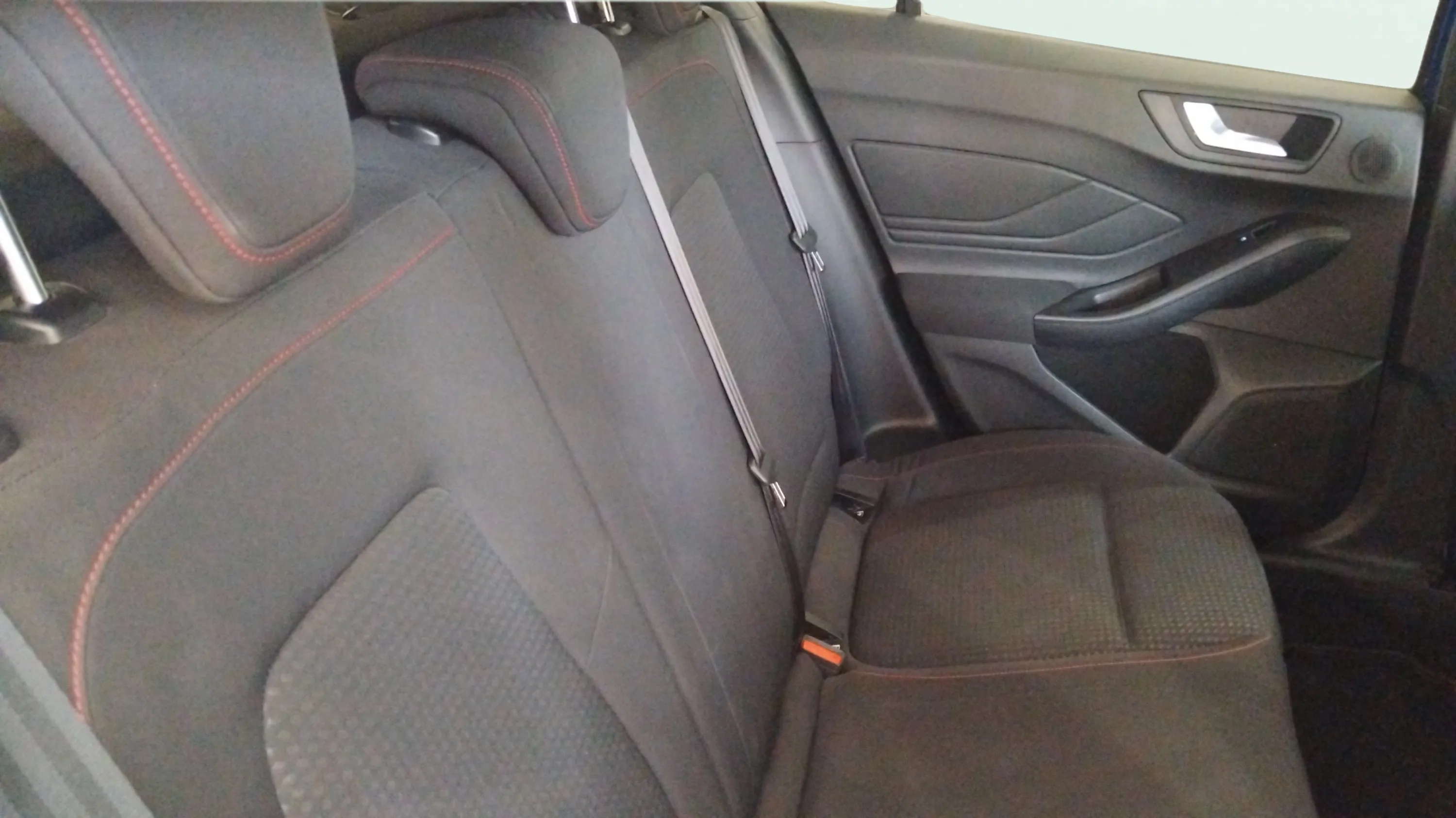 Ford Focus 1.5 EcoBlue Active - foto 19
