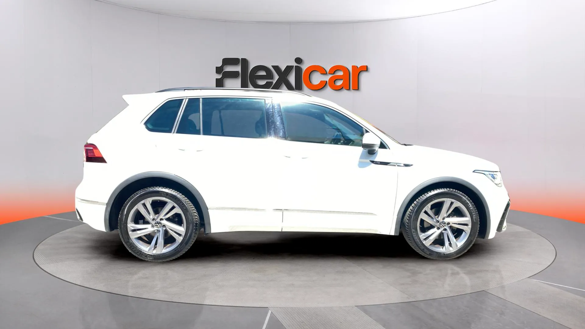 Volkswagen Tiguan R-Line 2.0 TDI DSG - foto 2