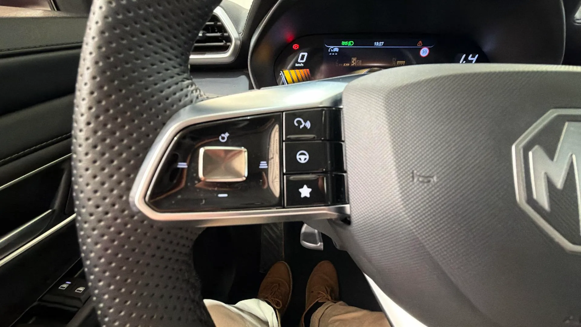 MG ZS Hybrid+ Luxury - foto 23
