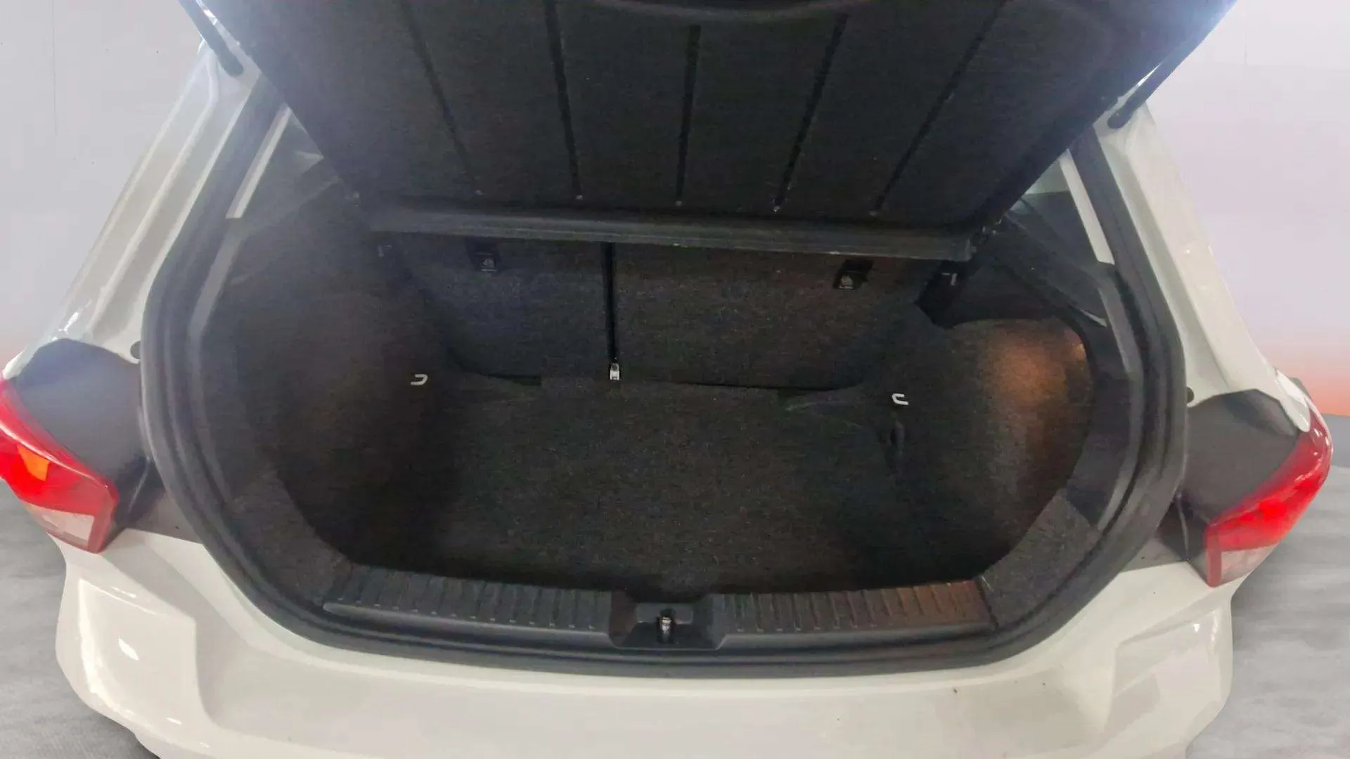SEAT Ibiza 1.0 MPI Reference - foto 22